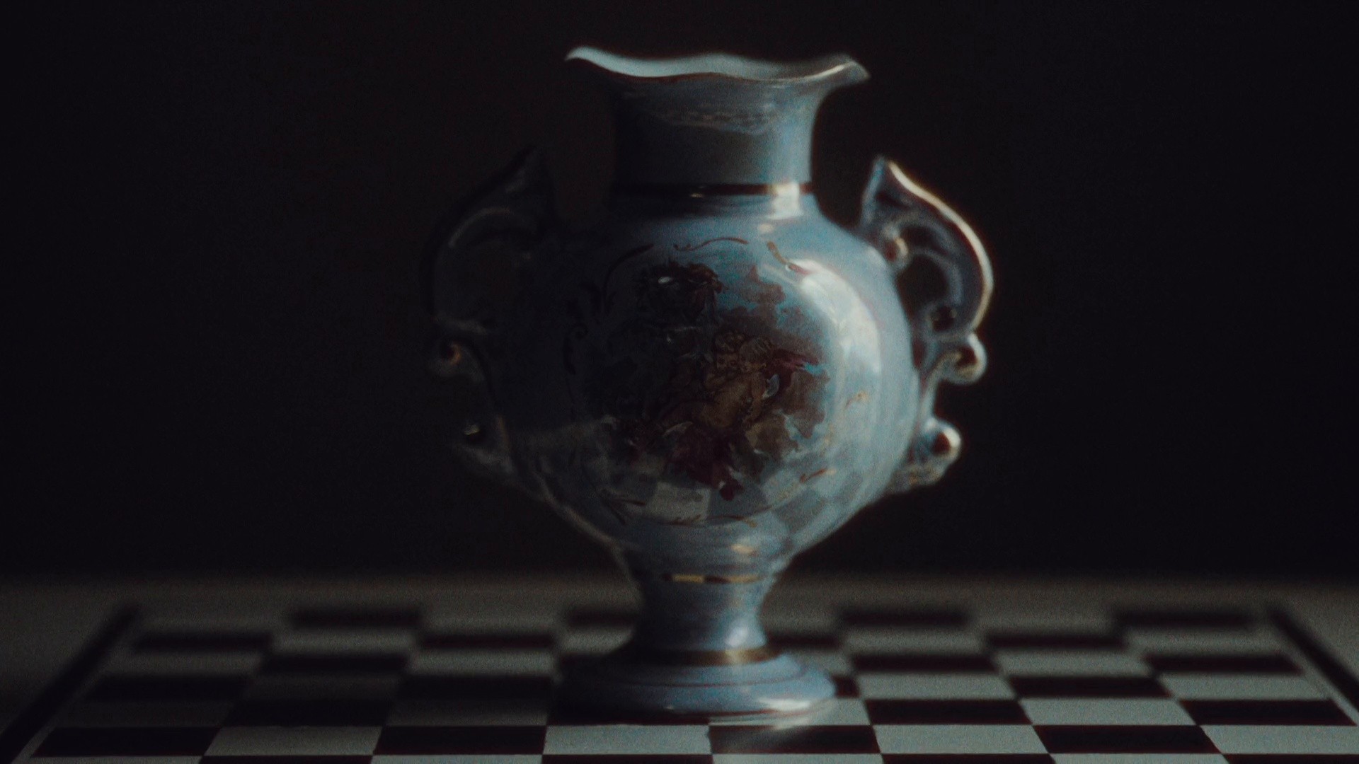 Algo Personal (2022) —  shot,  lighting