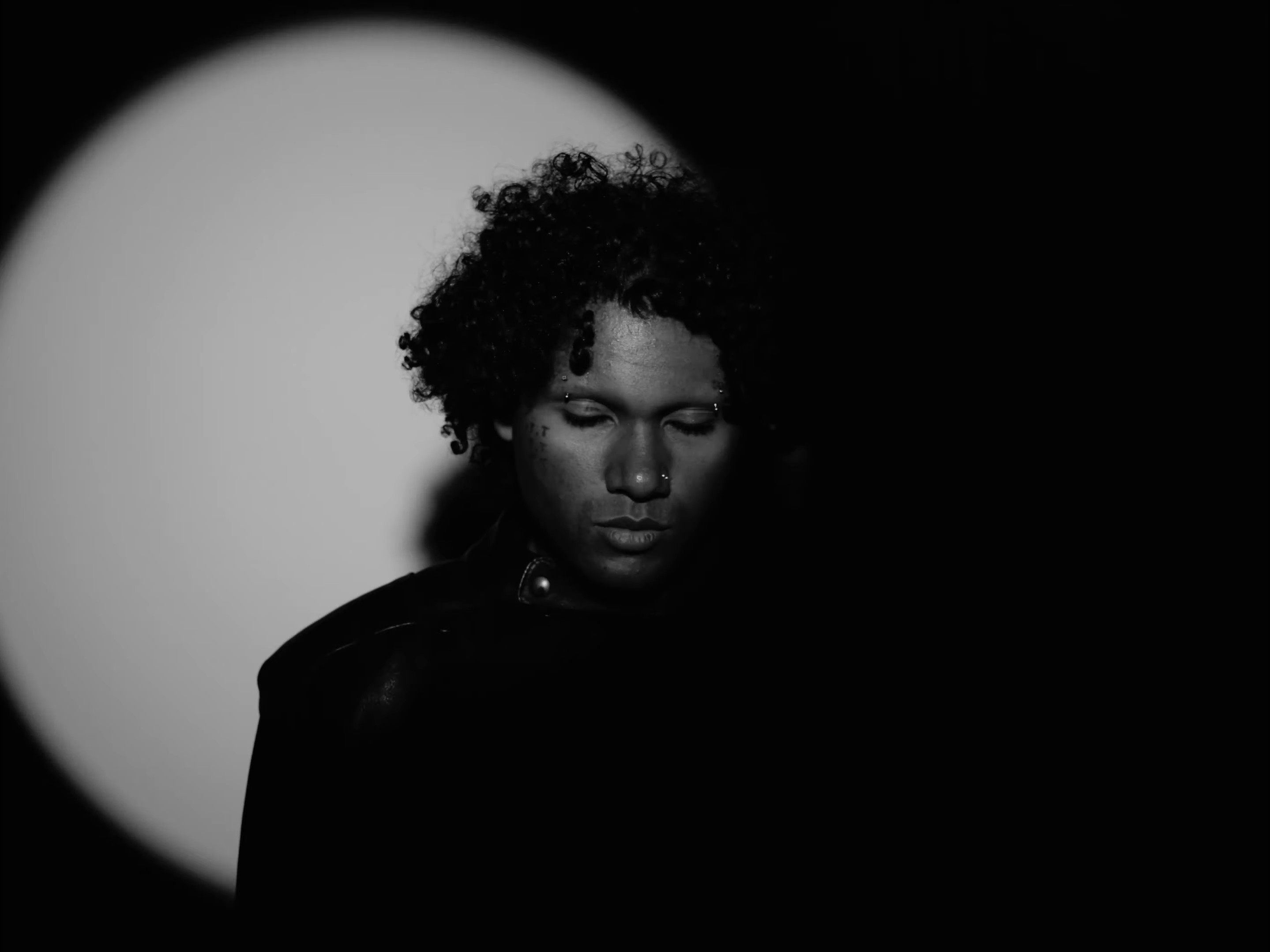 Ne me parle plus (2024) —  shot,  lighting