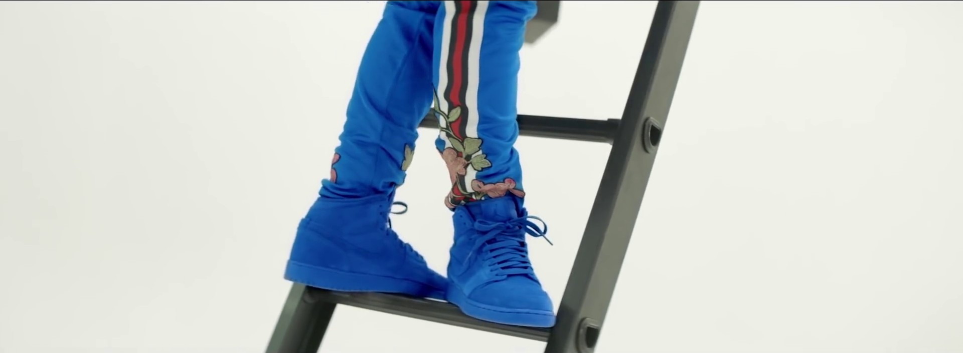 Bored  (2017) —  shot,  lighting