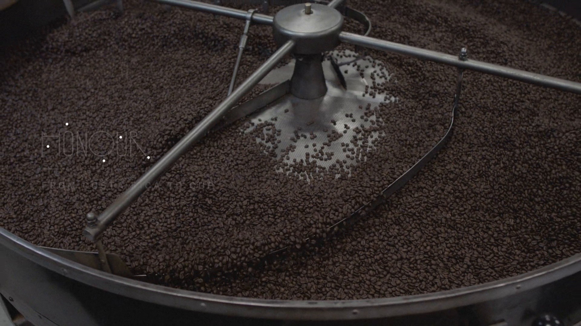 HONOUR - From_CostaRica_to_Cup (2017) —  shot,  lighting