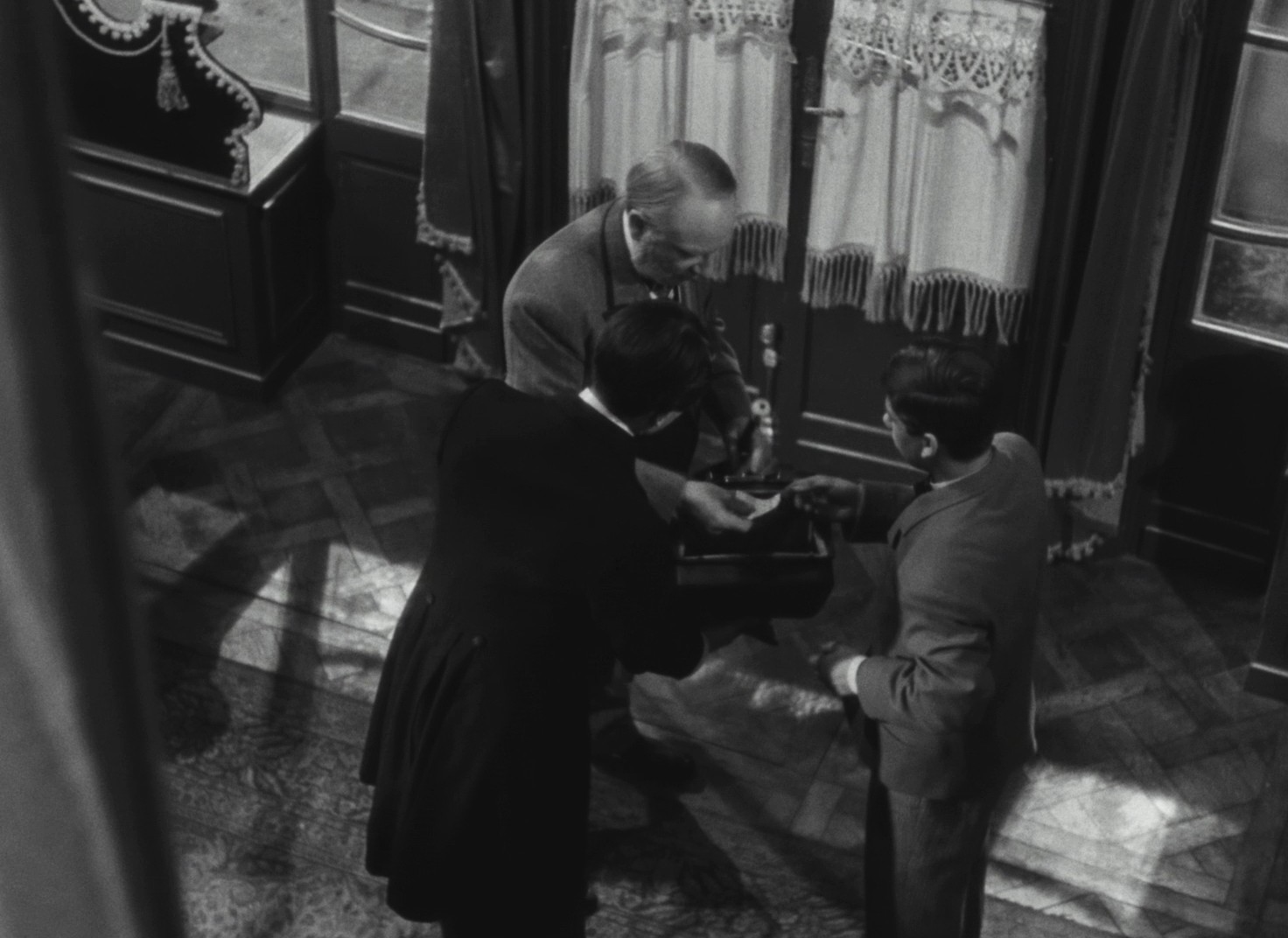 The Earrings of Madame De... (1953) —  shot,  lighting