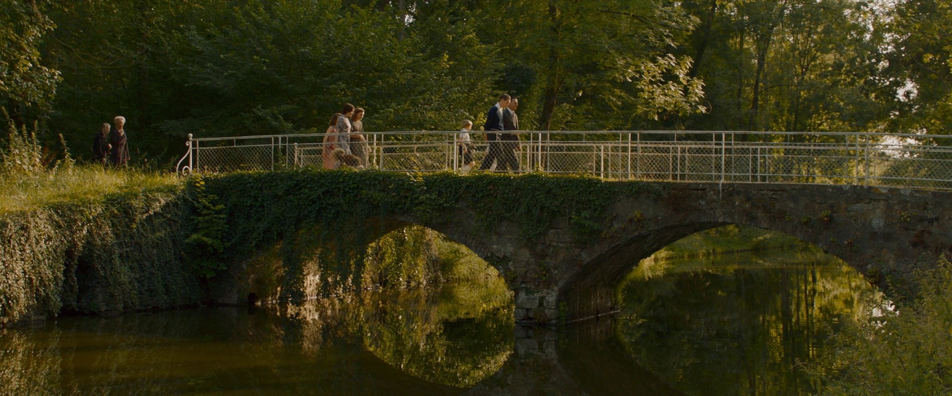 De Gaulle (2020) —  shot,  lighting