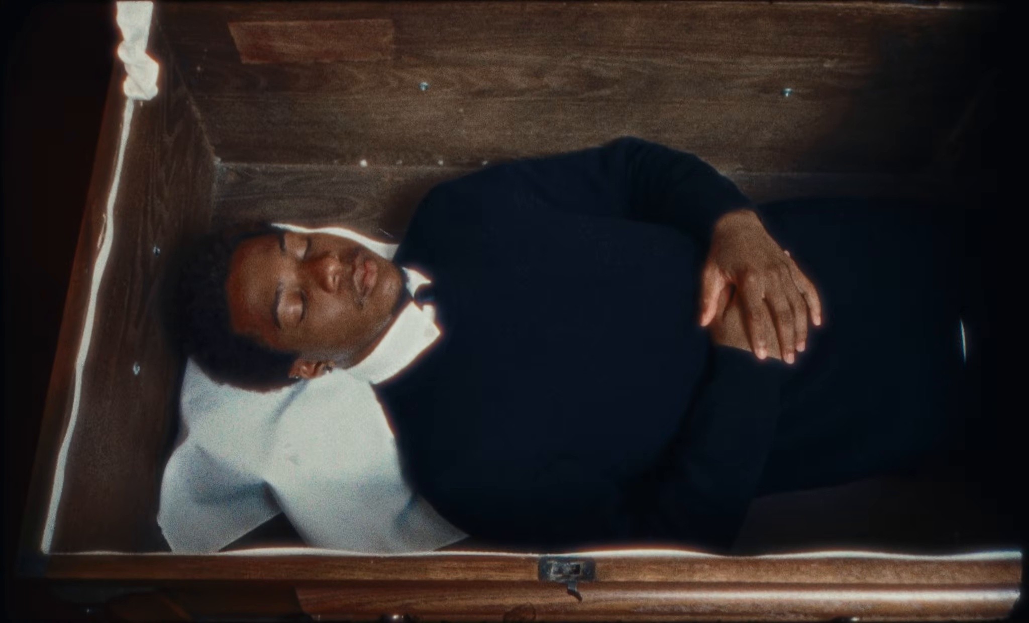 glimpse of you (2026) —  shot,  lighting