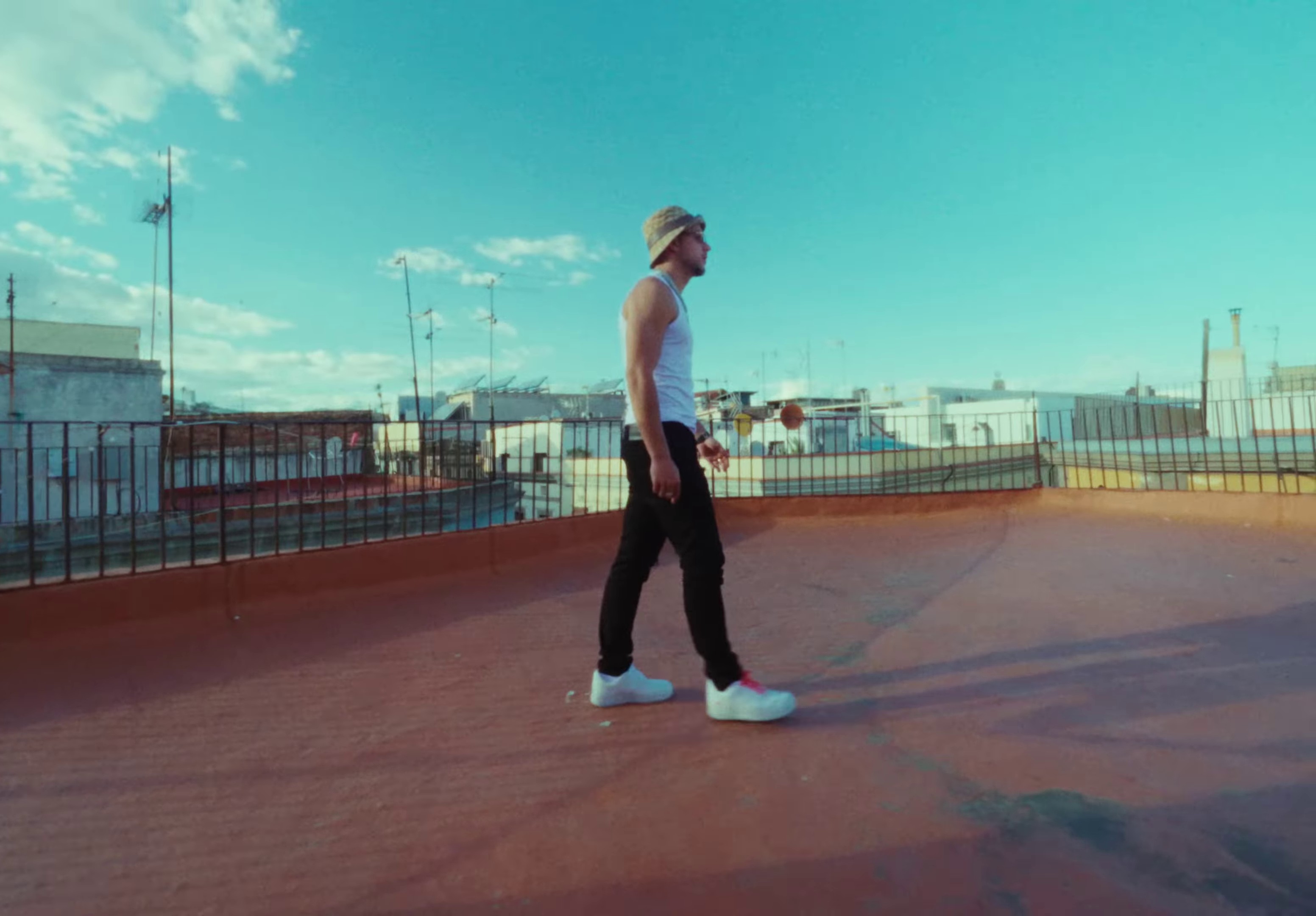 Mignon tout plein (2024) —  shot,  lighting