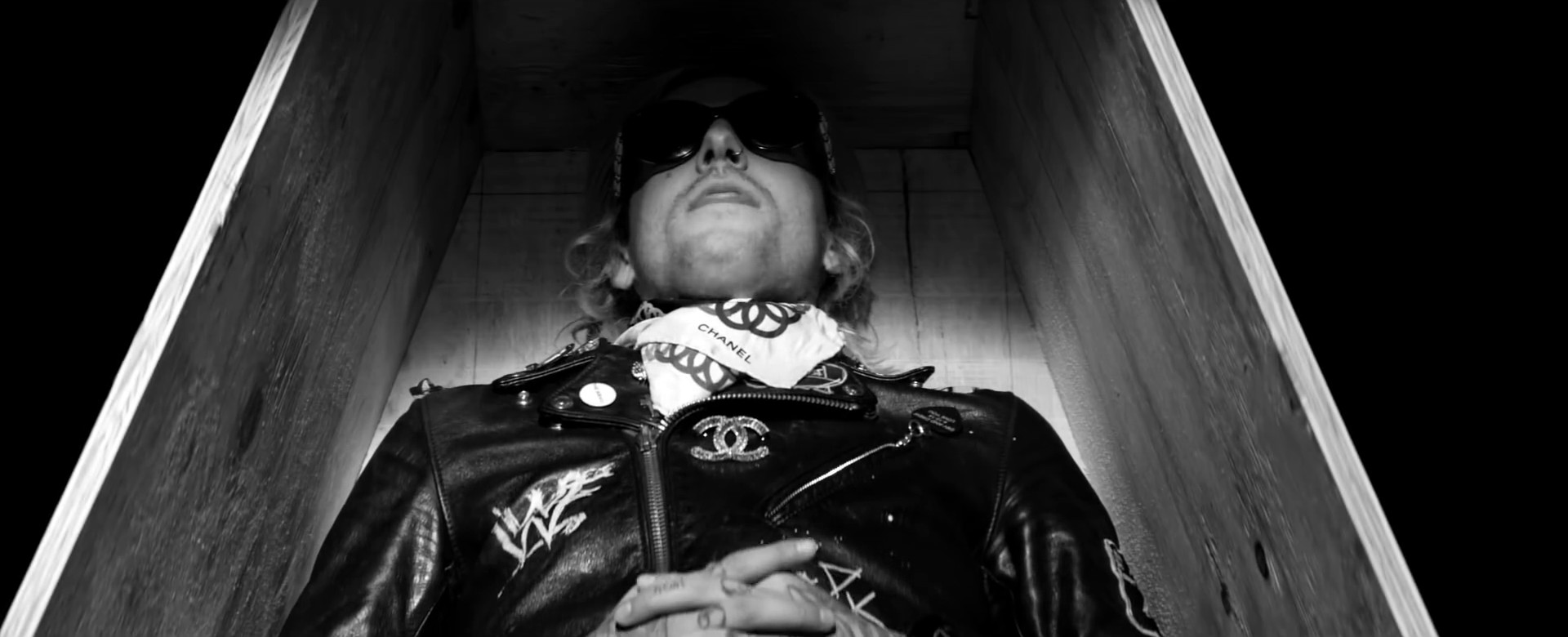 R.I.P. 2 My Youth  (2015) —  shot,  lighting