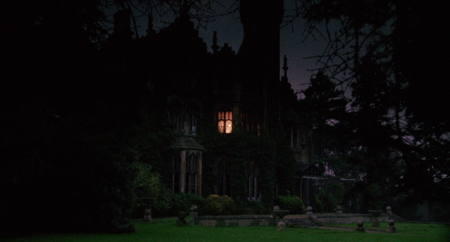 Vampyres (1974) —  shot,  lighting