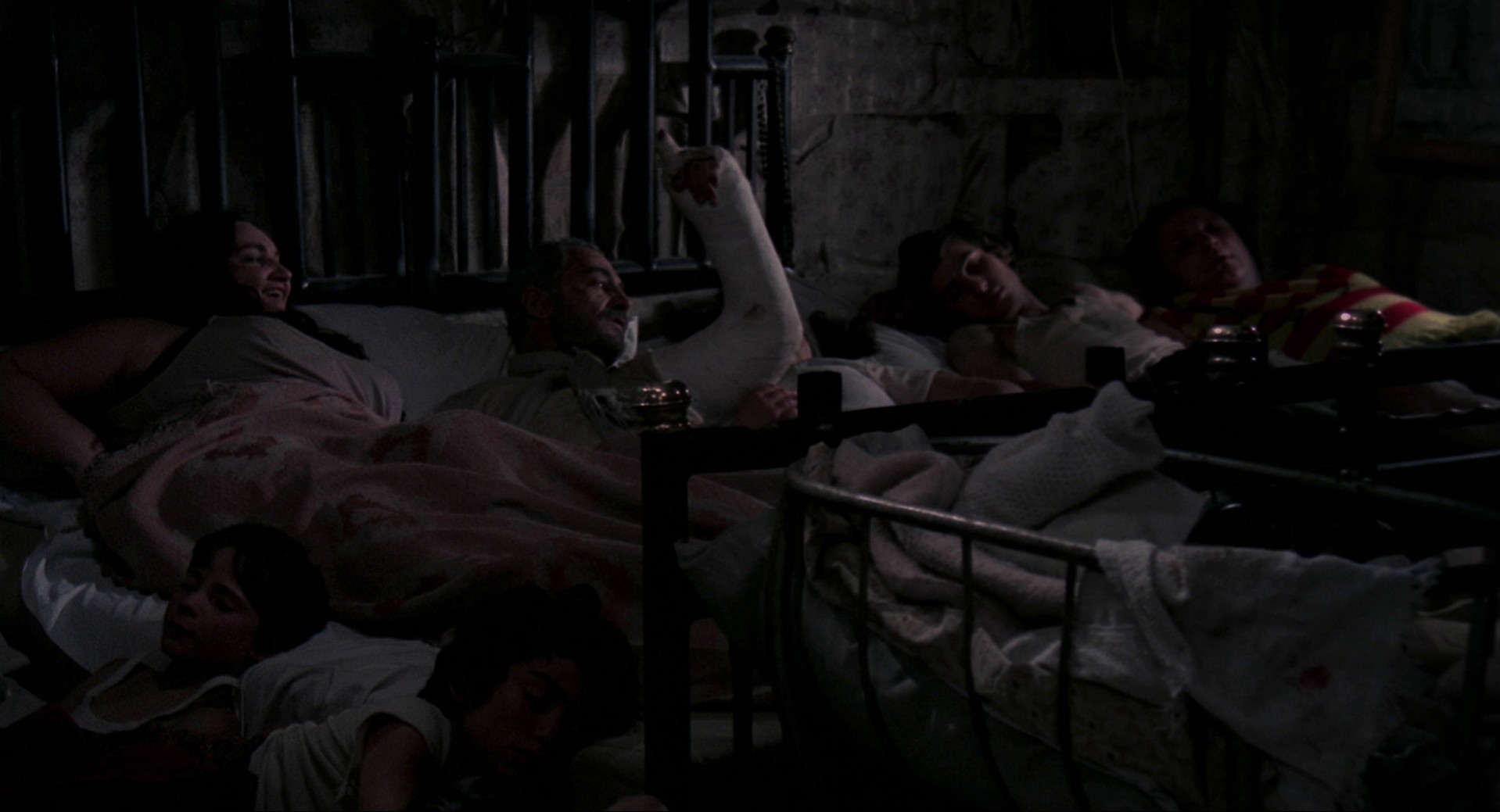 Brutti, sporchi e cattivi (1976) —  shot,  lighting