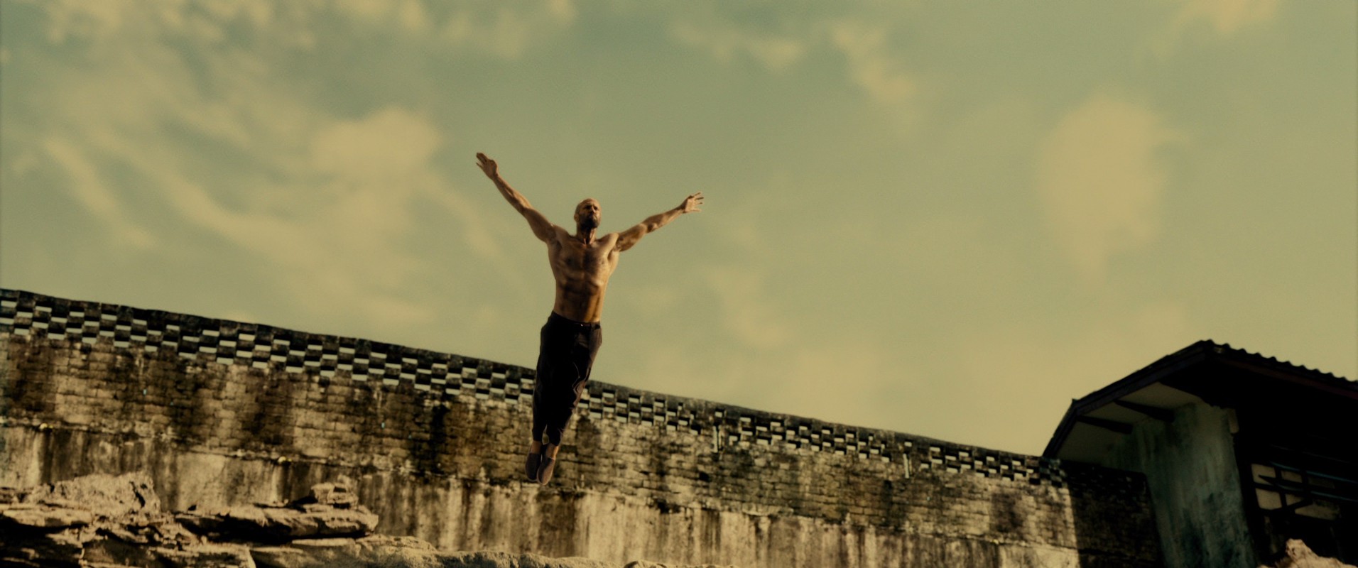 Mechanic: Resurrection (2016) —  shot,  lighting