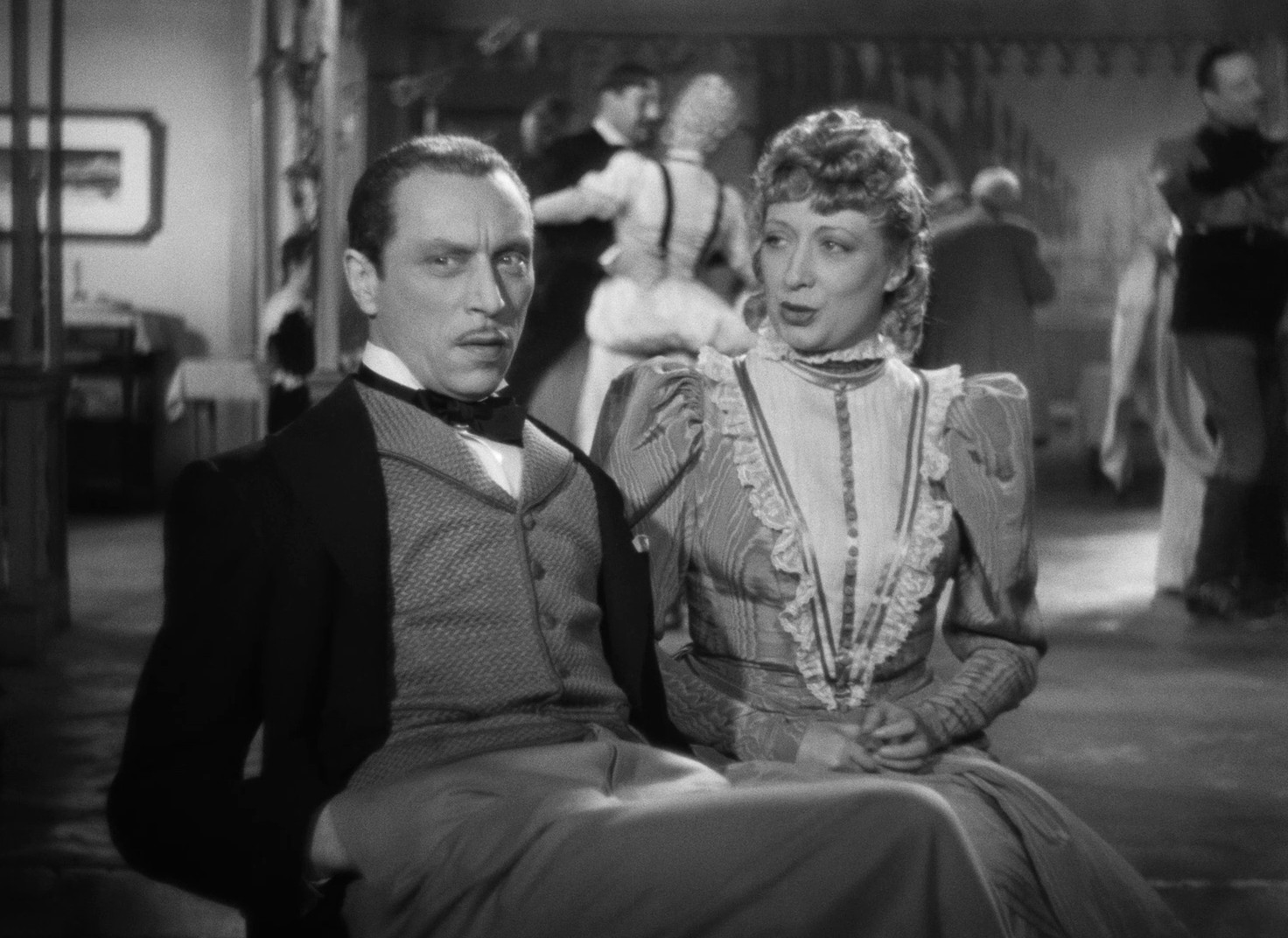 Immortal France (1943) —  shot,  lighting