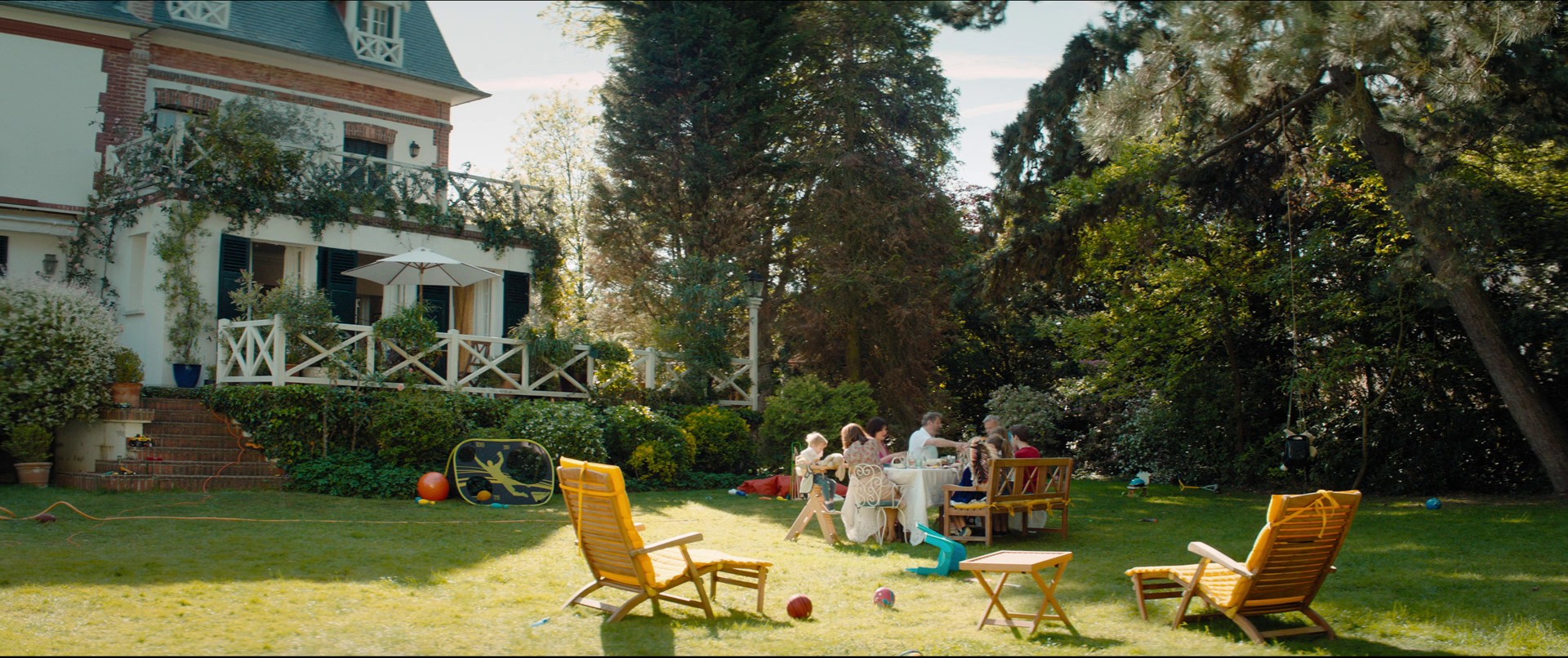 10 Days with Dad (2020) —  shot,  lighting