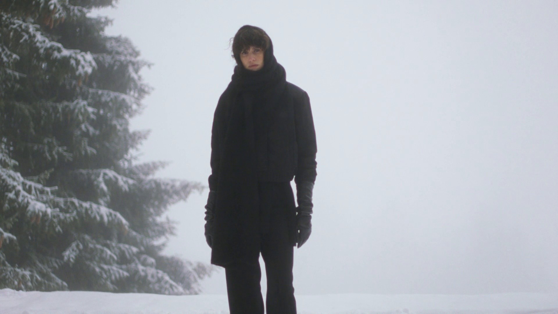 MASSIMO DUTTI - STINI ROEHRS (2025) —  shot,  lighting