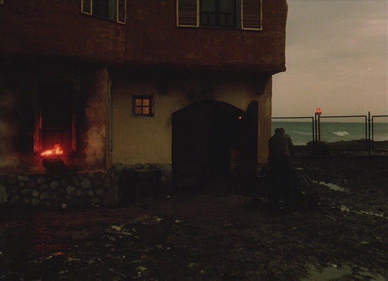 Visitor of a Museum (1990) —  shot,  lighting