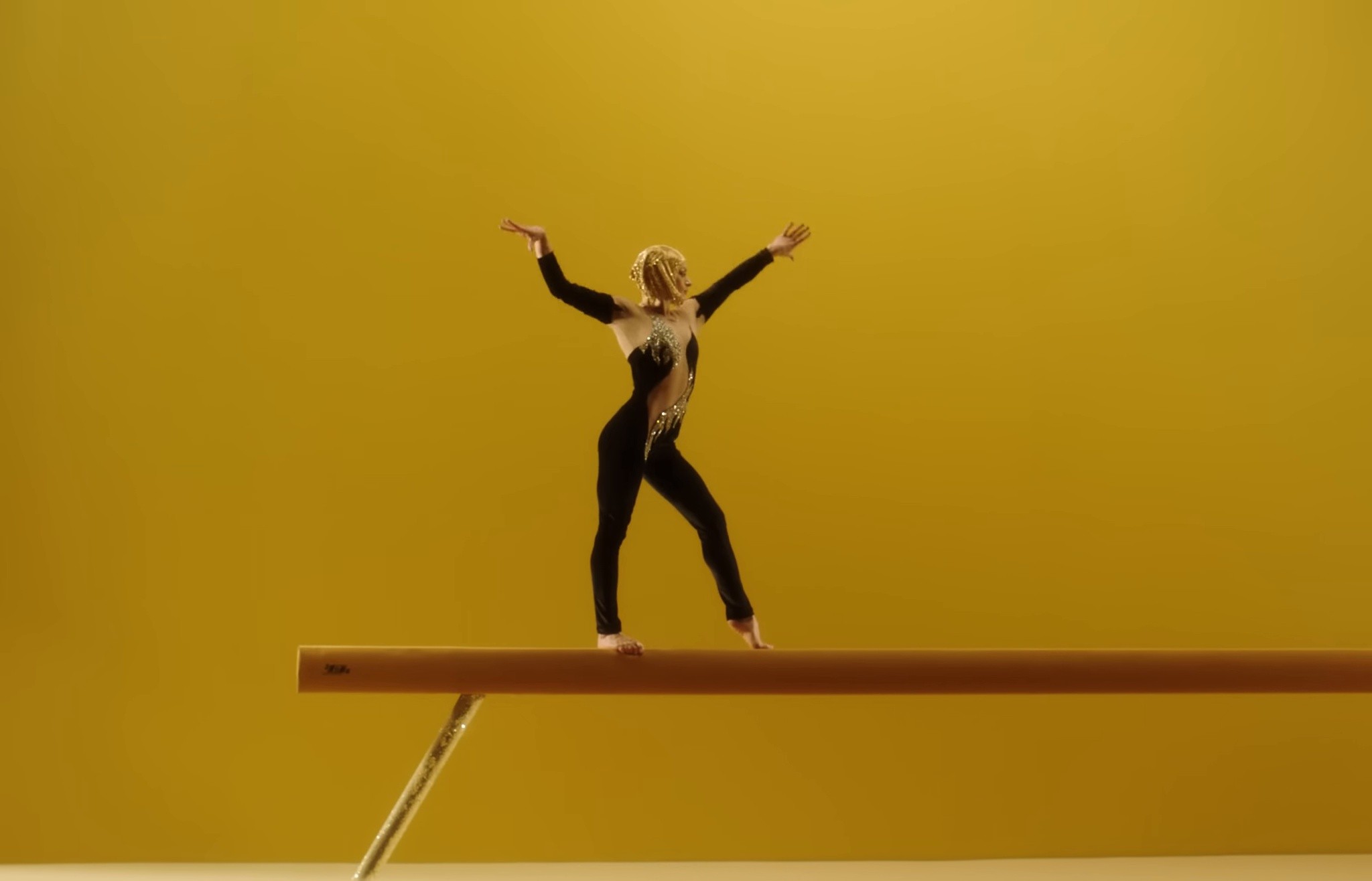 LOVE IT  (2019) —  shot,  lighting