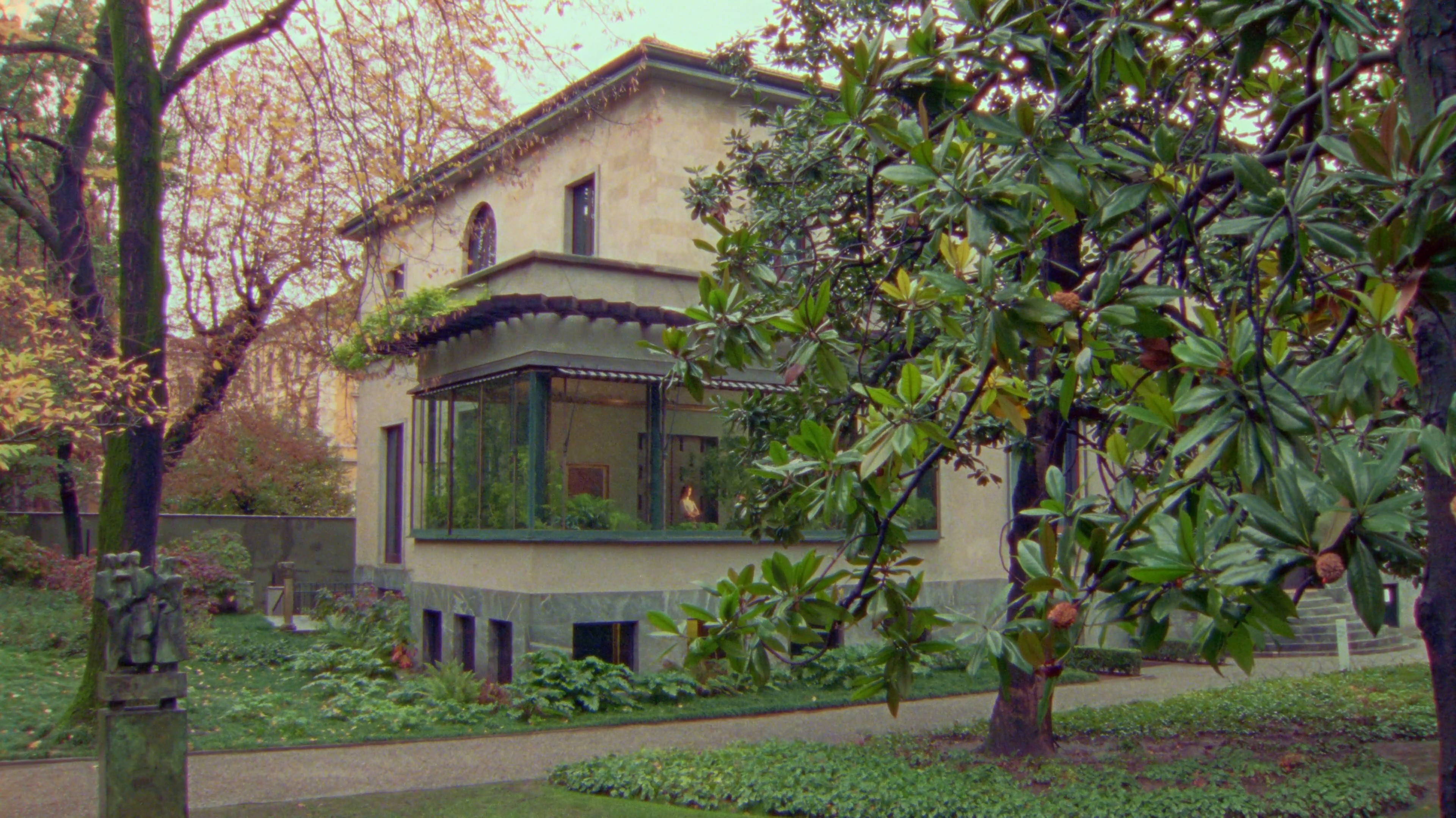 Tod's SS20 (2020) —  shot,  lighting