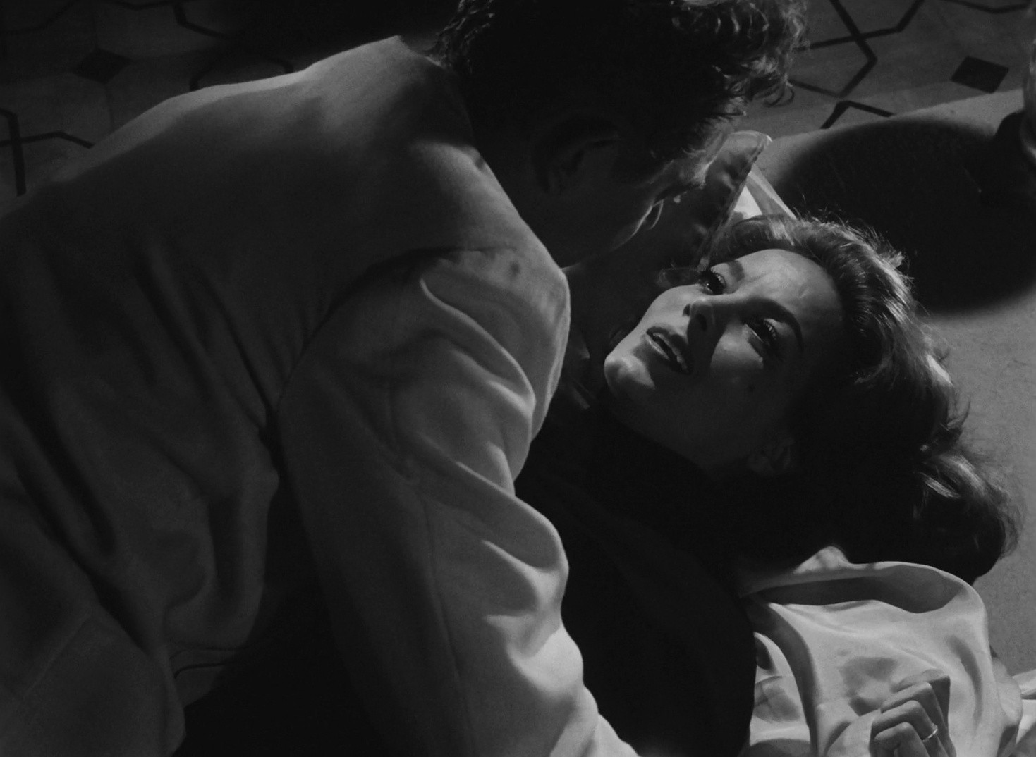 Fever Mounts at El Pao (1959) —  shot,  lighting