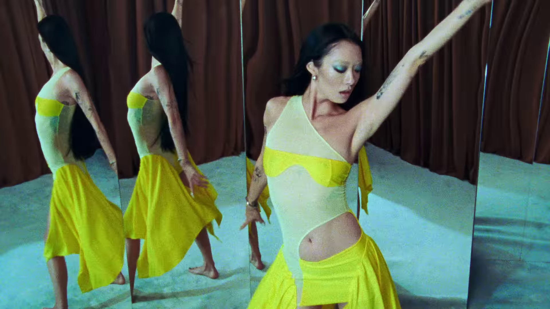 Kiss Me (2023) —  shot,  lighting