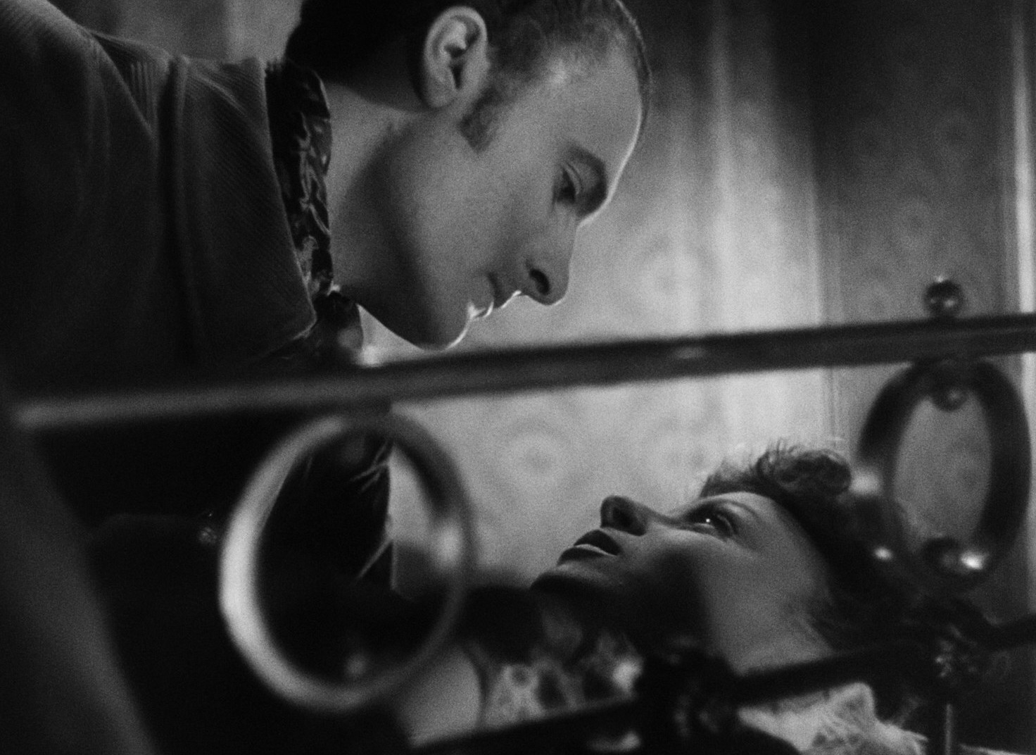 Douce (1943) —  shot,  lighting