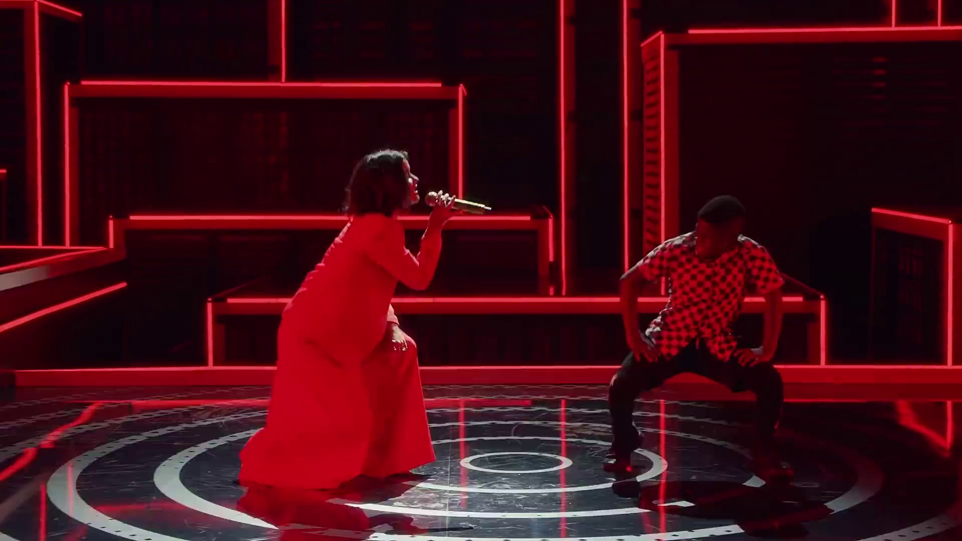 The Middle  (2018) —  shot,  lighting