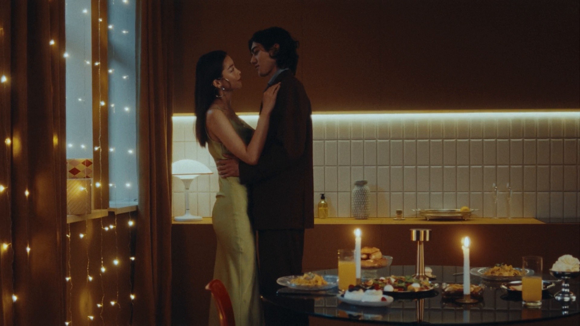 NY 2025 | Gold Apple (2024) —  shot,  lighting