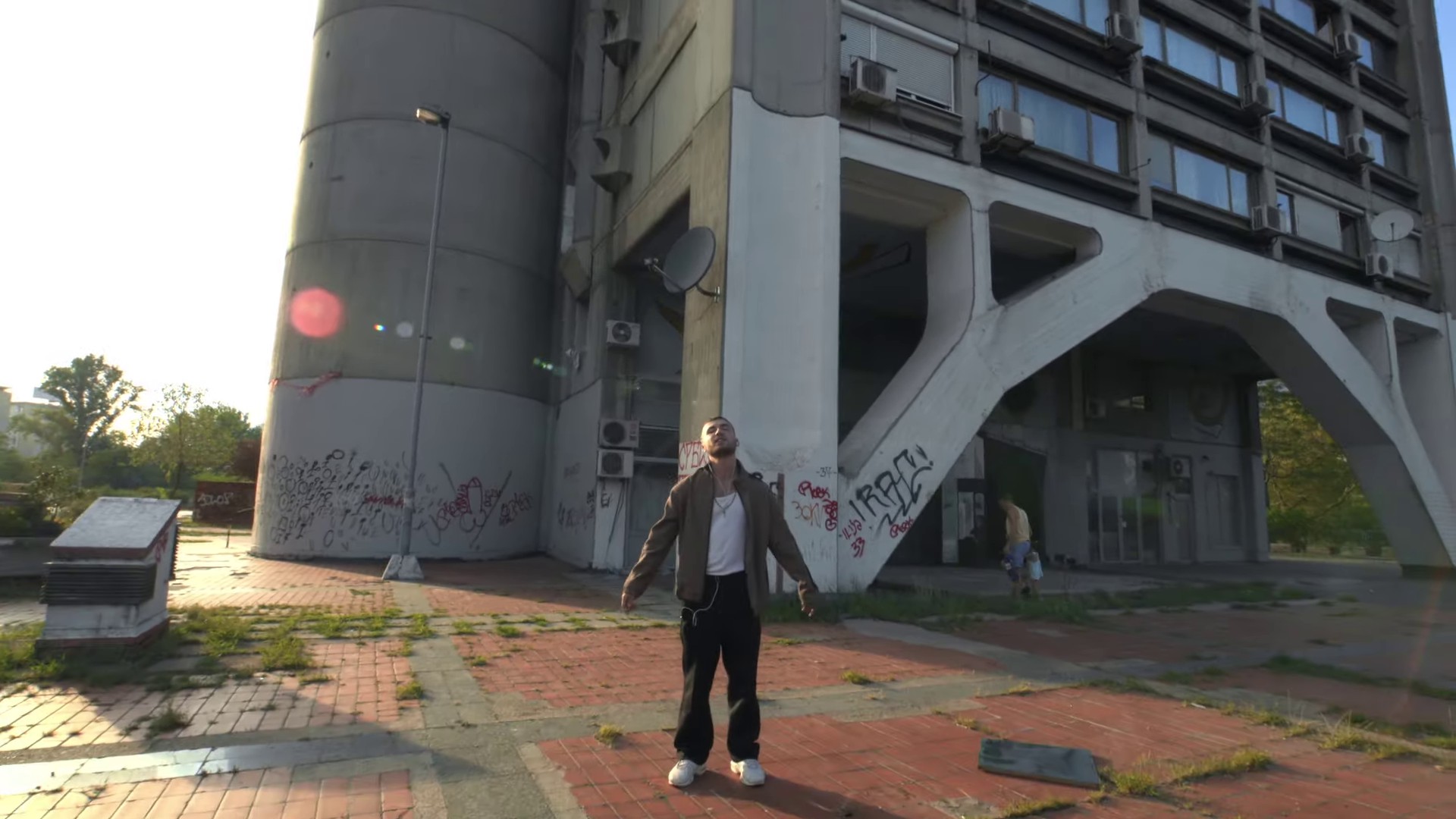 Papier cigarette (2023) —  shot,  lighting