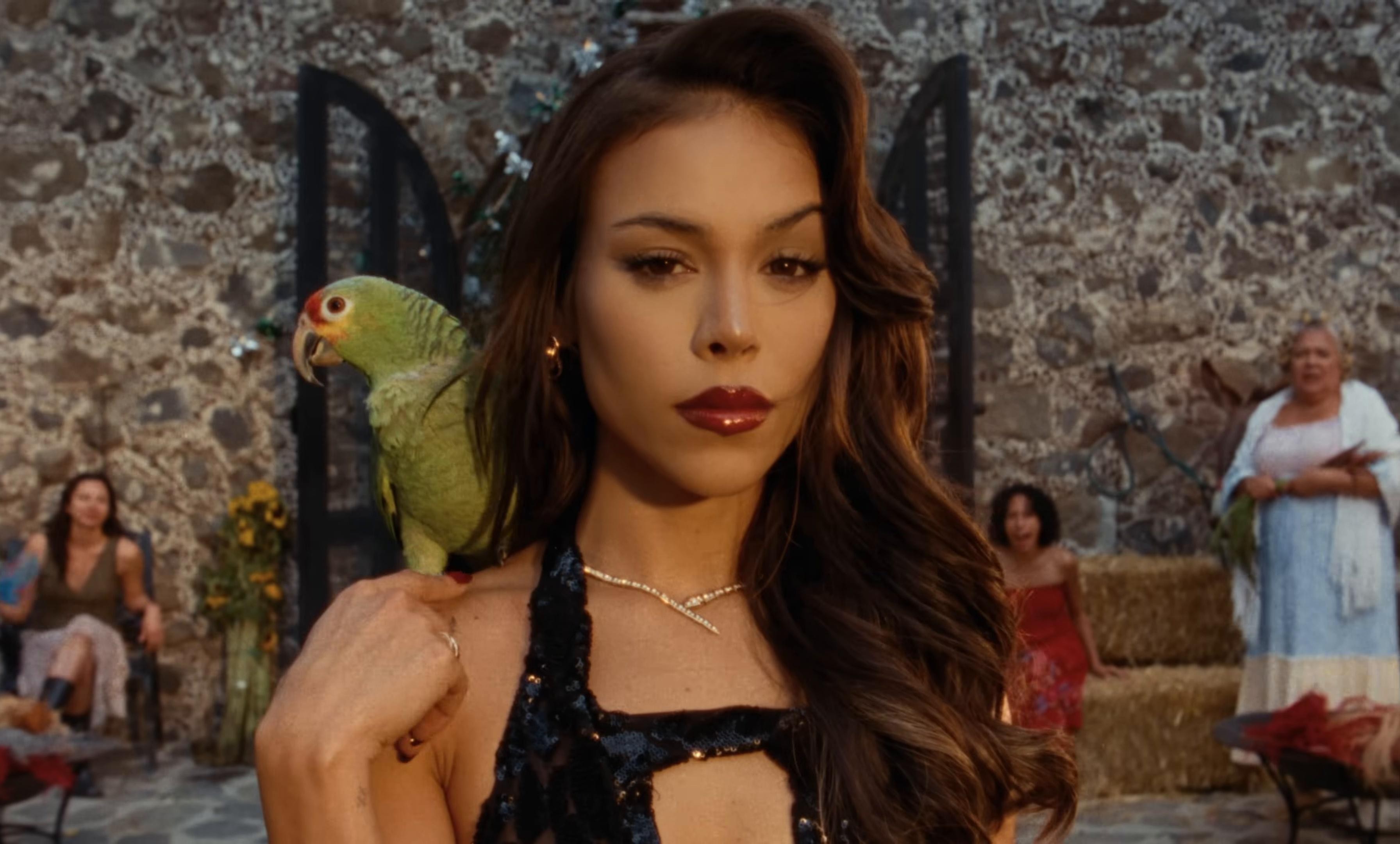 KHE CALOR (2025) —  shot,  lighting