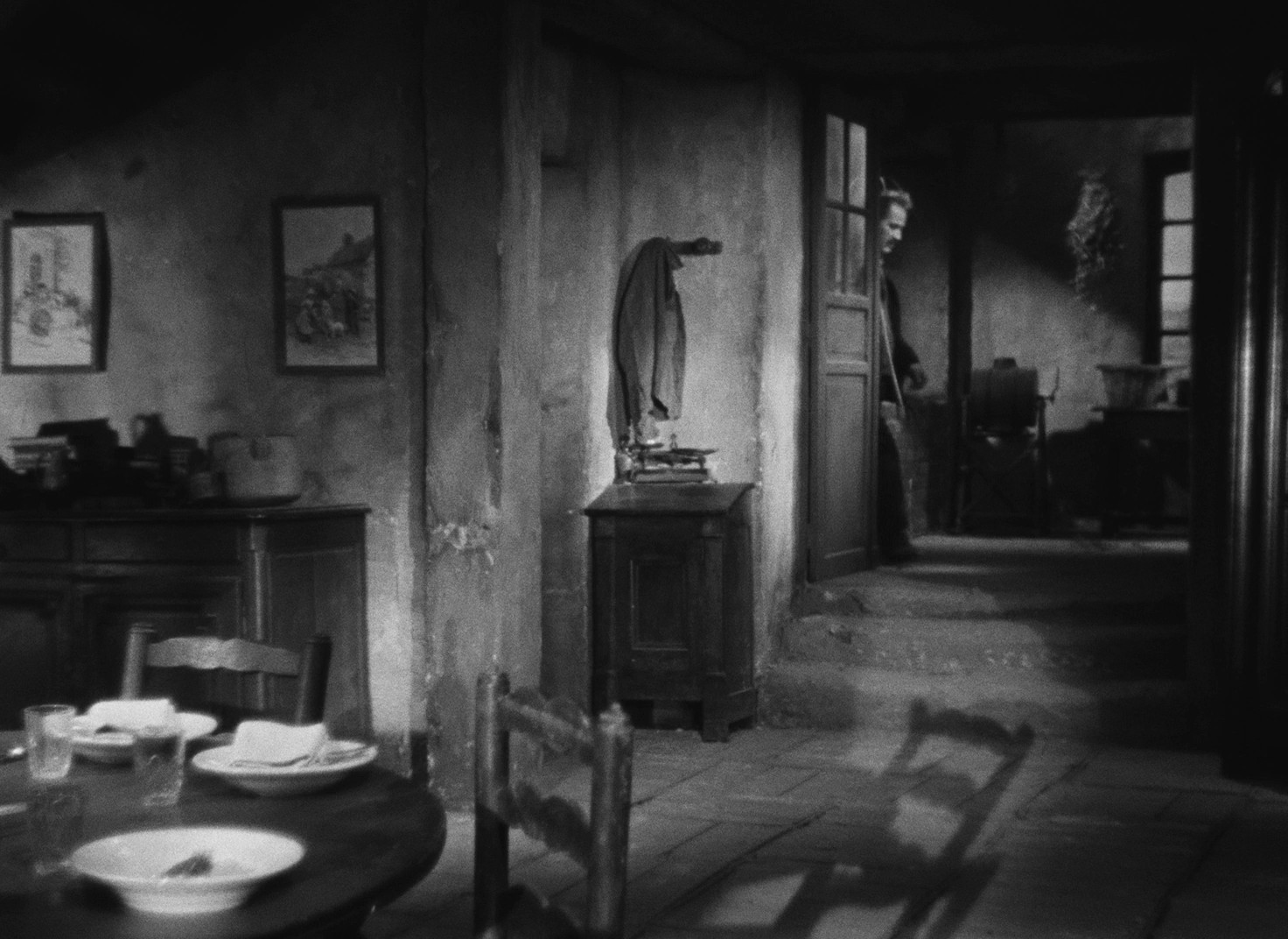 It Happened at the Inn (1943) —  shot,  lighting