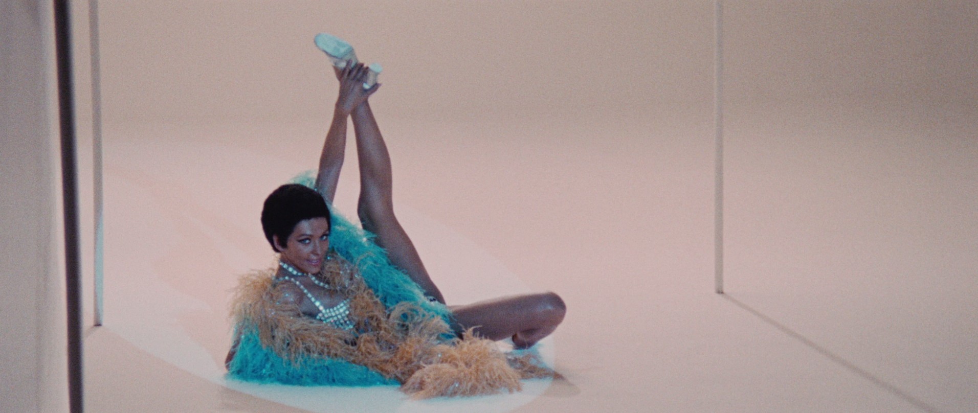 Death Walks on High Heels (1971) —  shot,  lighting