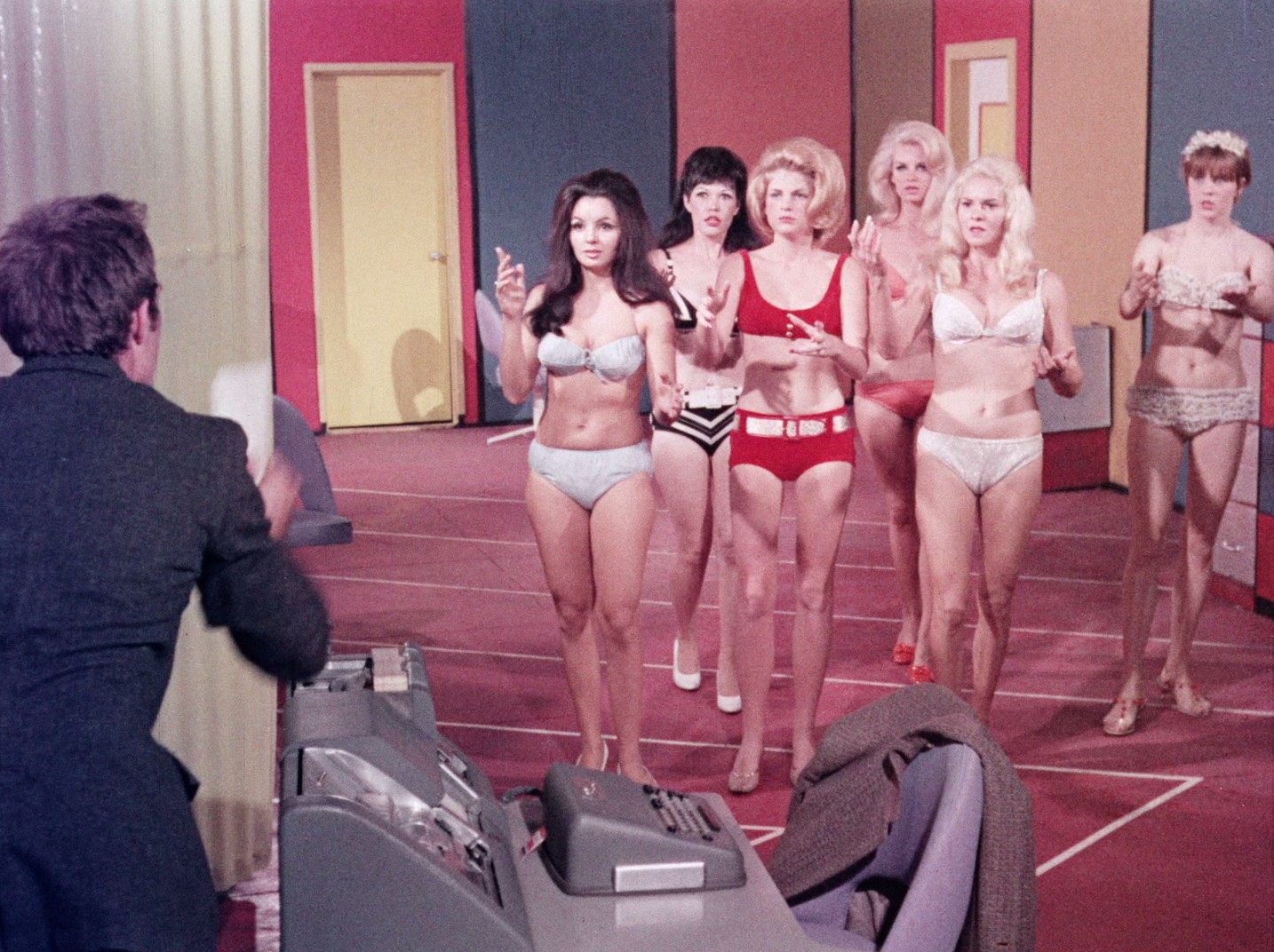 How to Make a Doll (1968) —  shot,  lighting