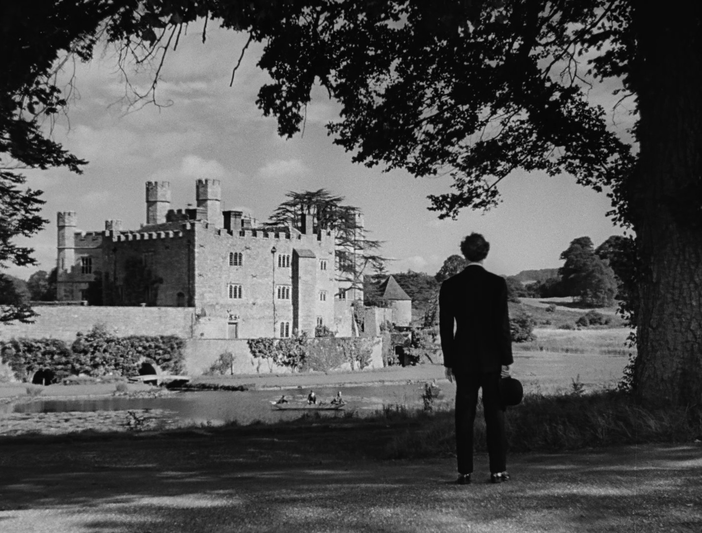 Kind Hearts and Coronets (1949) —  shot,  lighting