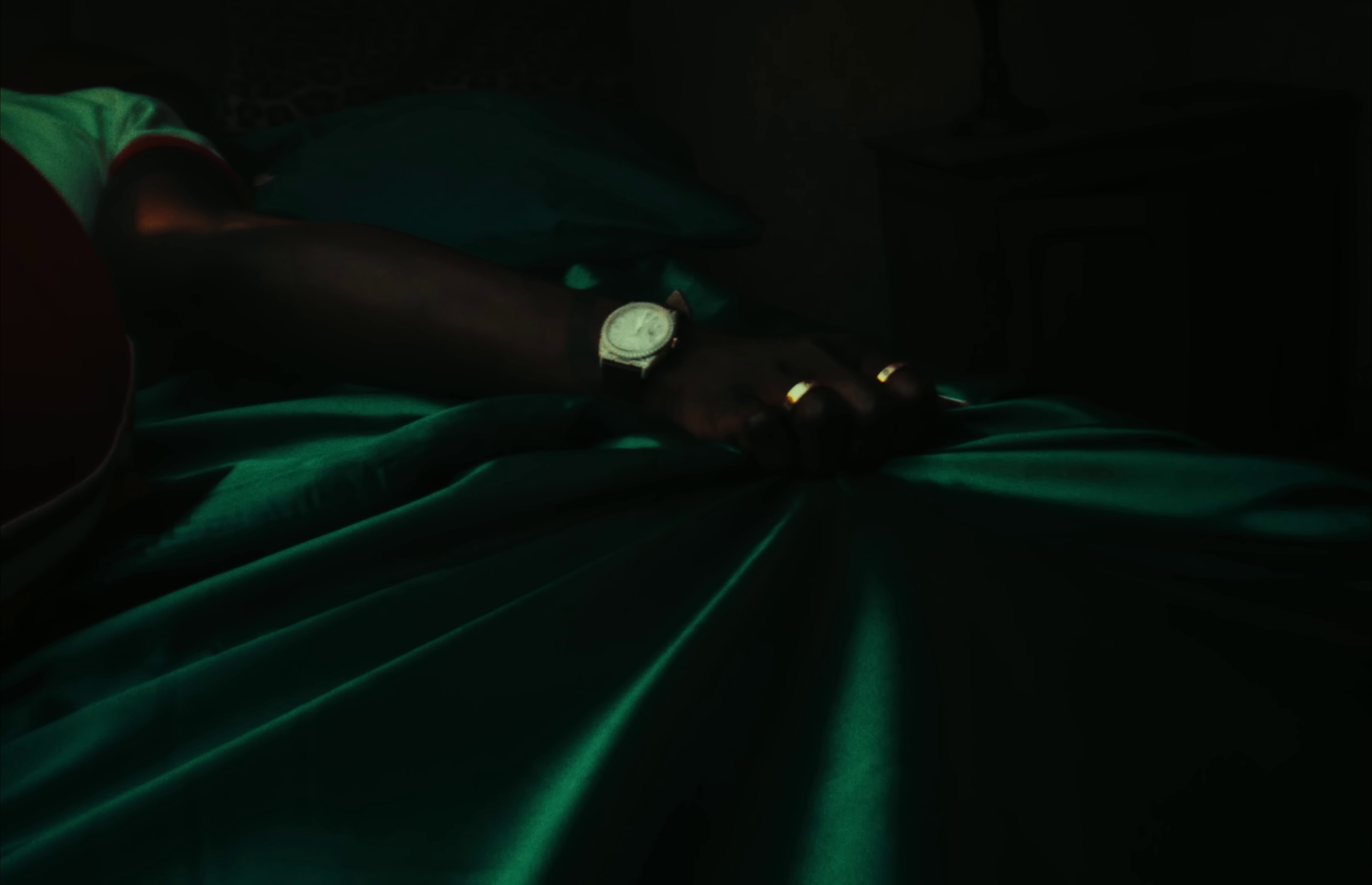 SMS  (2022) —  shot,  lighting