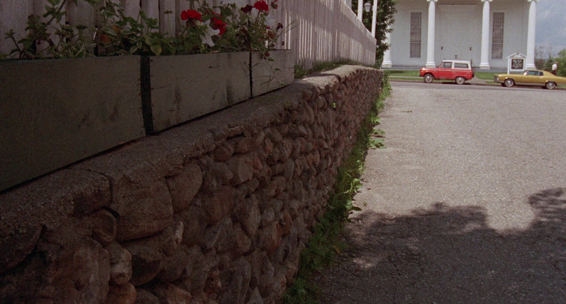 Dark August (1976) —  shot,  lighting