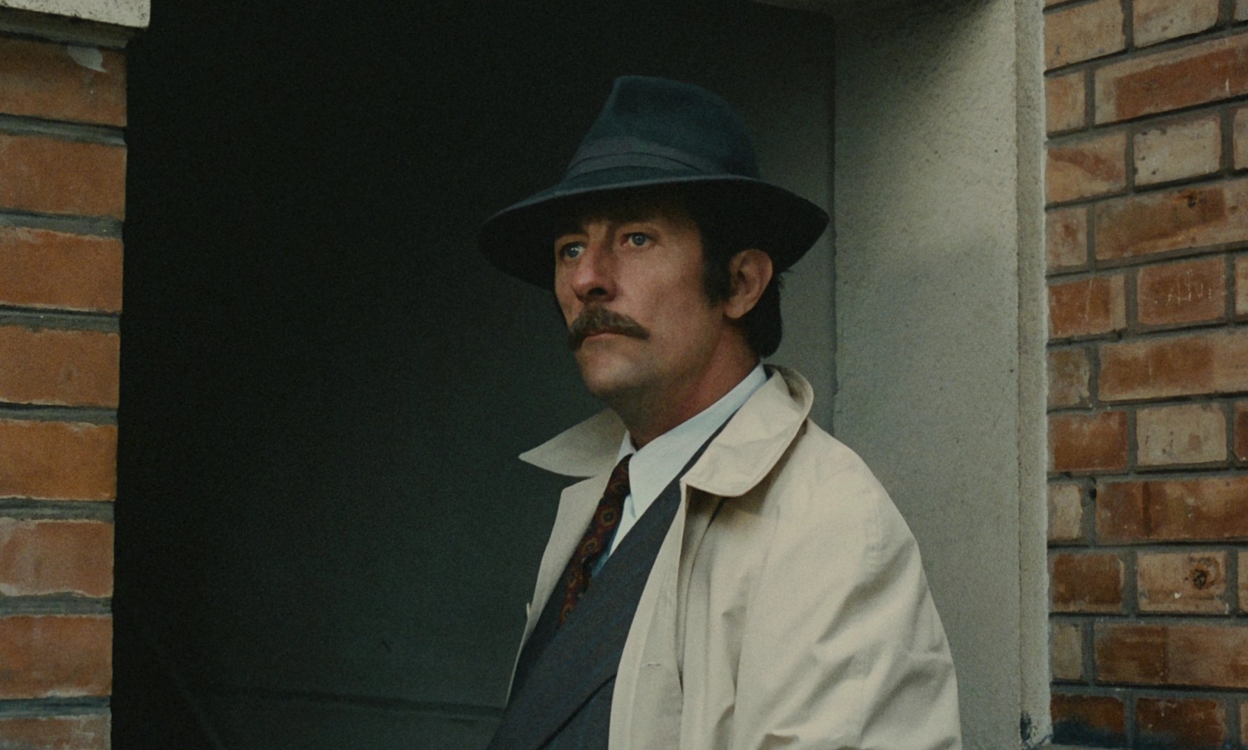 Les vécés étaient fermés de l'intérieur (1976) —  shot,  lighting