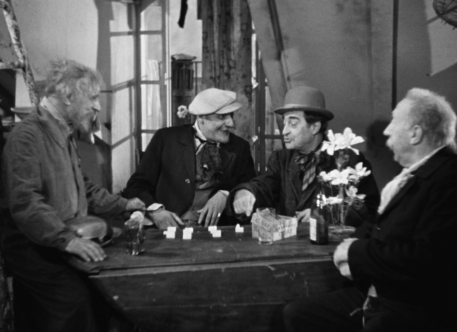 Ils étaient neuf célibataires (1939) —  shot,  lighting