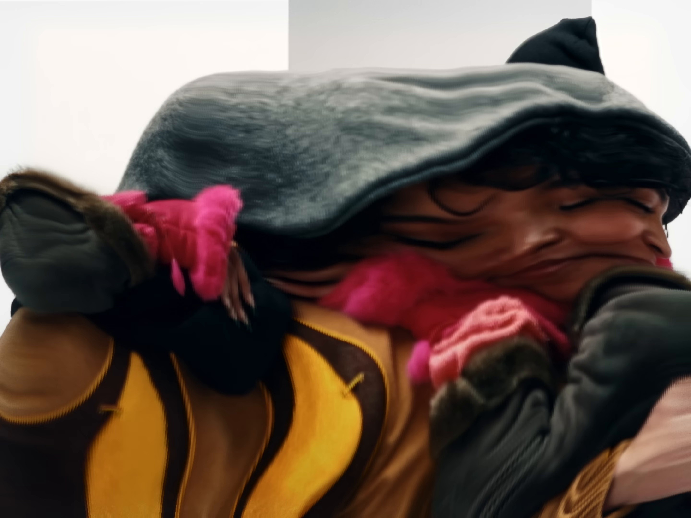 Hustleuse (2025) —  shot,  lighting