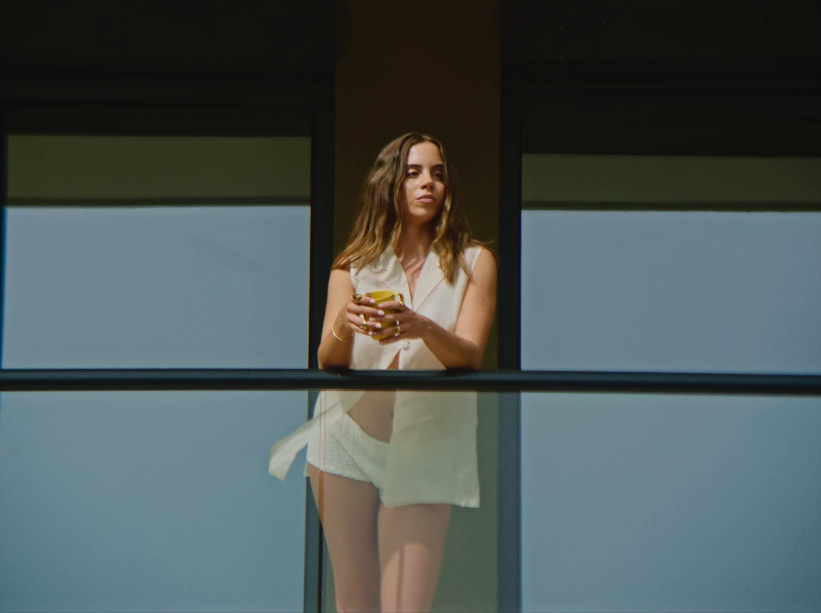 se sube la falda (2025) —  shot,  lighting