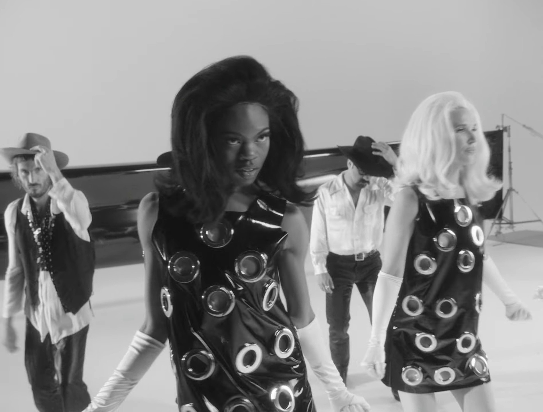 Gunslinger (2025) —  shot,  lighting