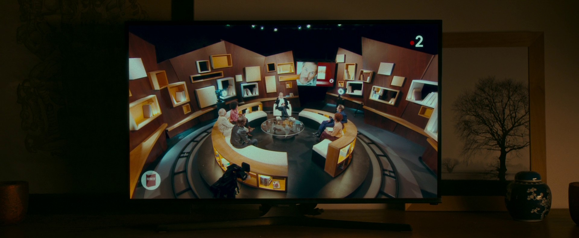 The Mystery of Henri Pick (2019) —  shot,  lighting