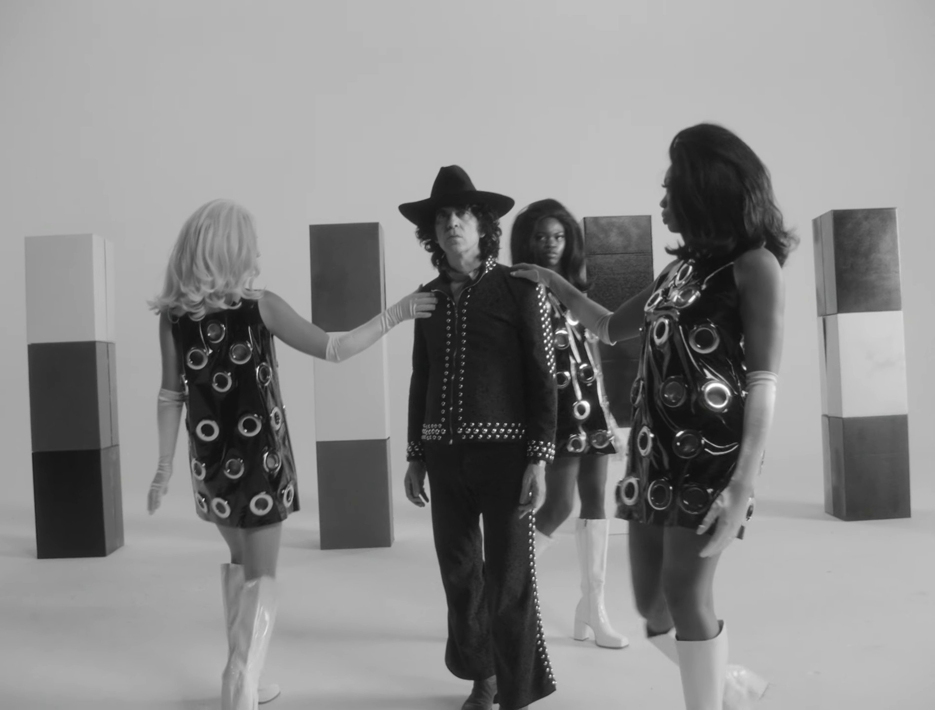 Gunslinger (2025) —  shot,  lighting