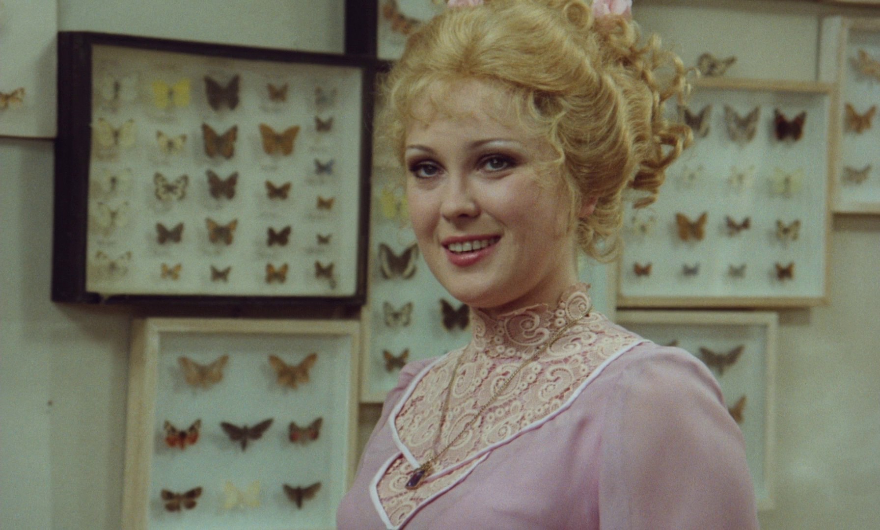 Adela Has Not Had Supper Yet (1978) —  shot,  lighting