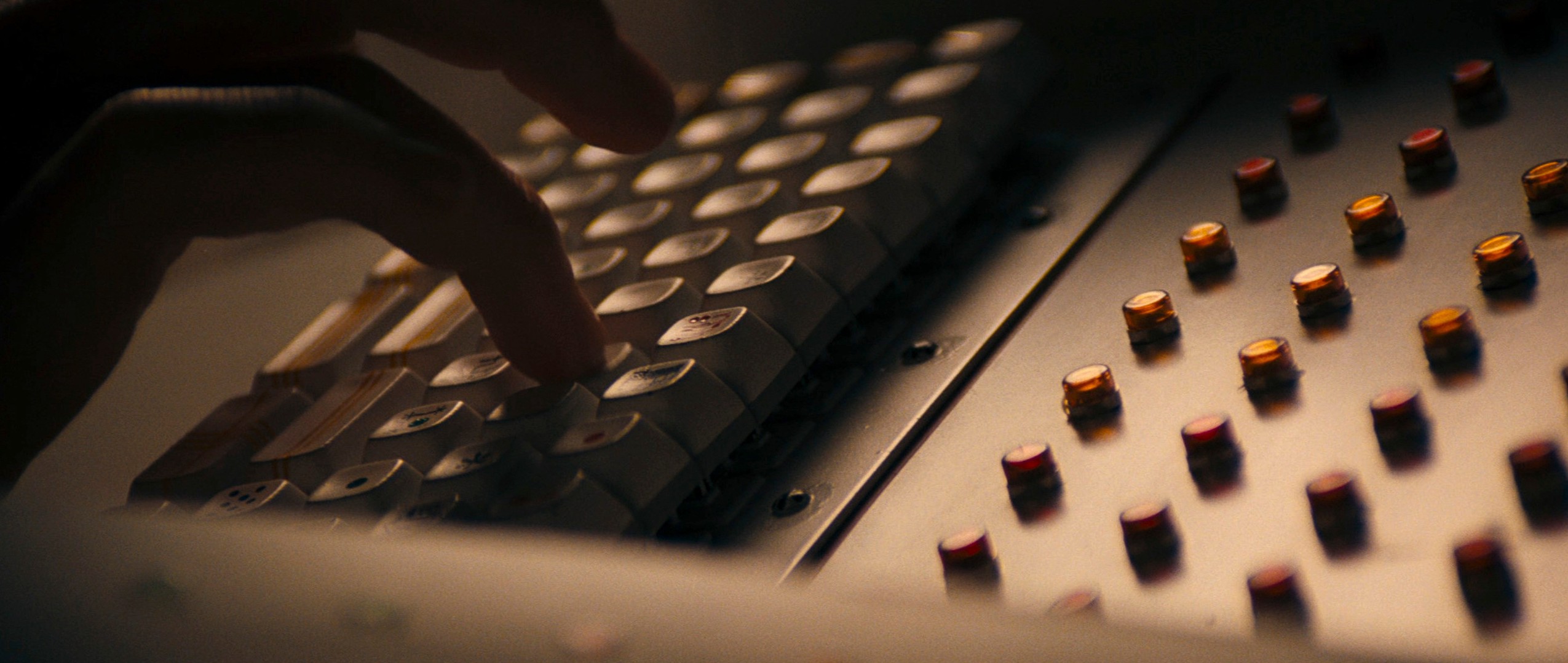 Alien (1979) —  shot,  lighting