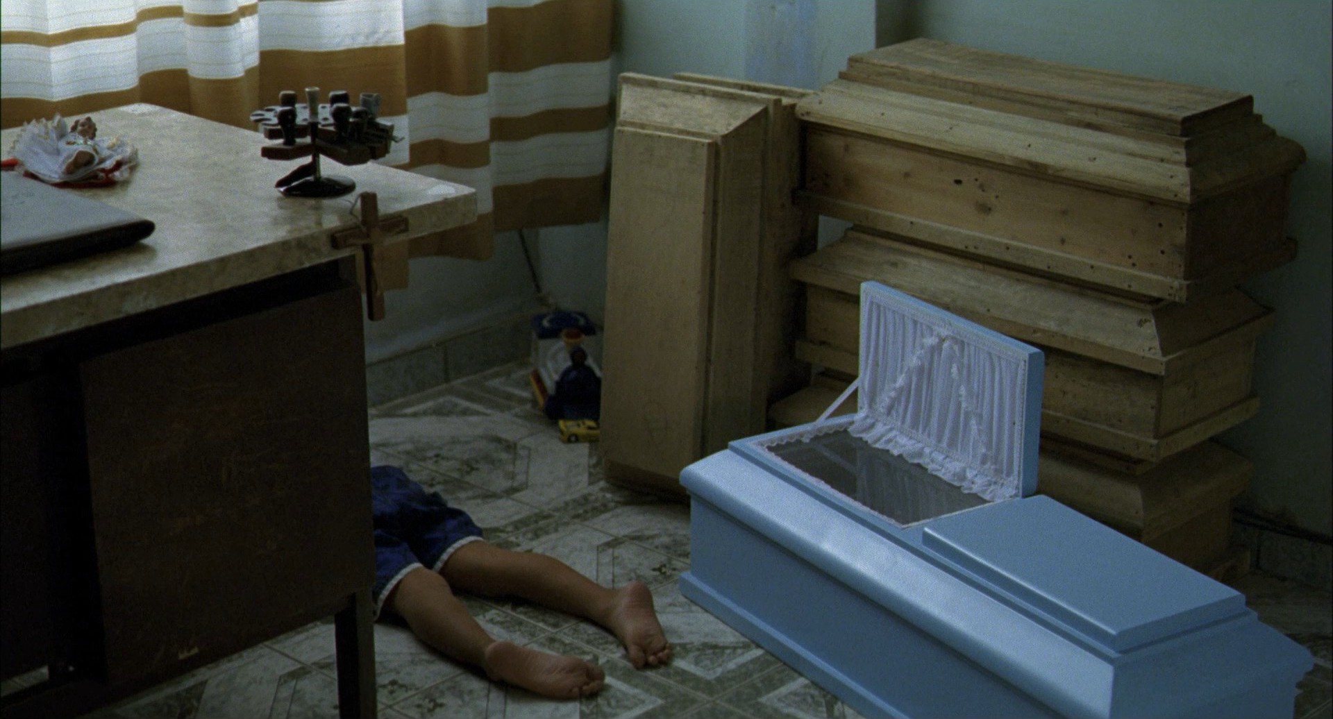 The Milk of Sorrow (2009) —  shot,  lighting
