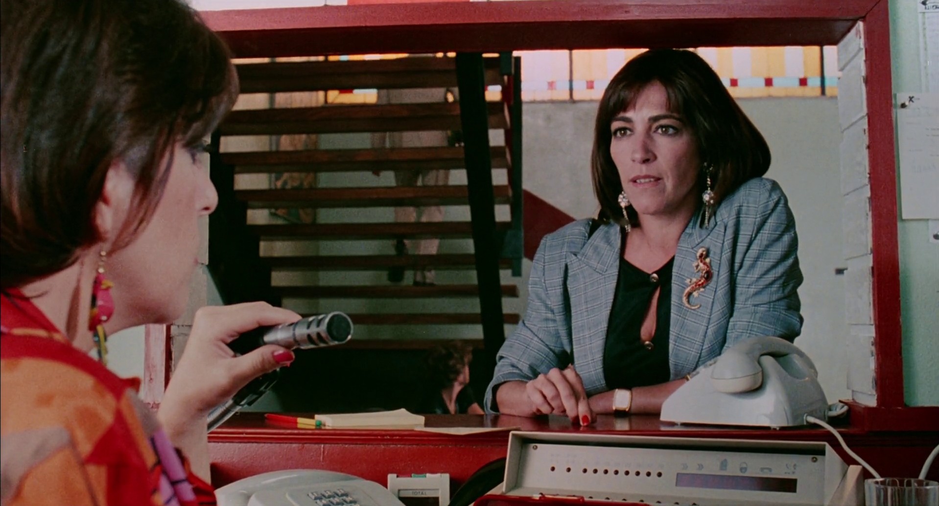 Women on the Verge of a Nervous Breakdown (1988) —  shot,  lighting