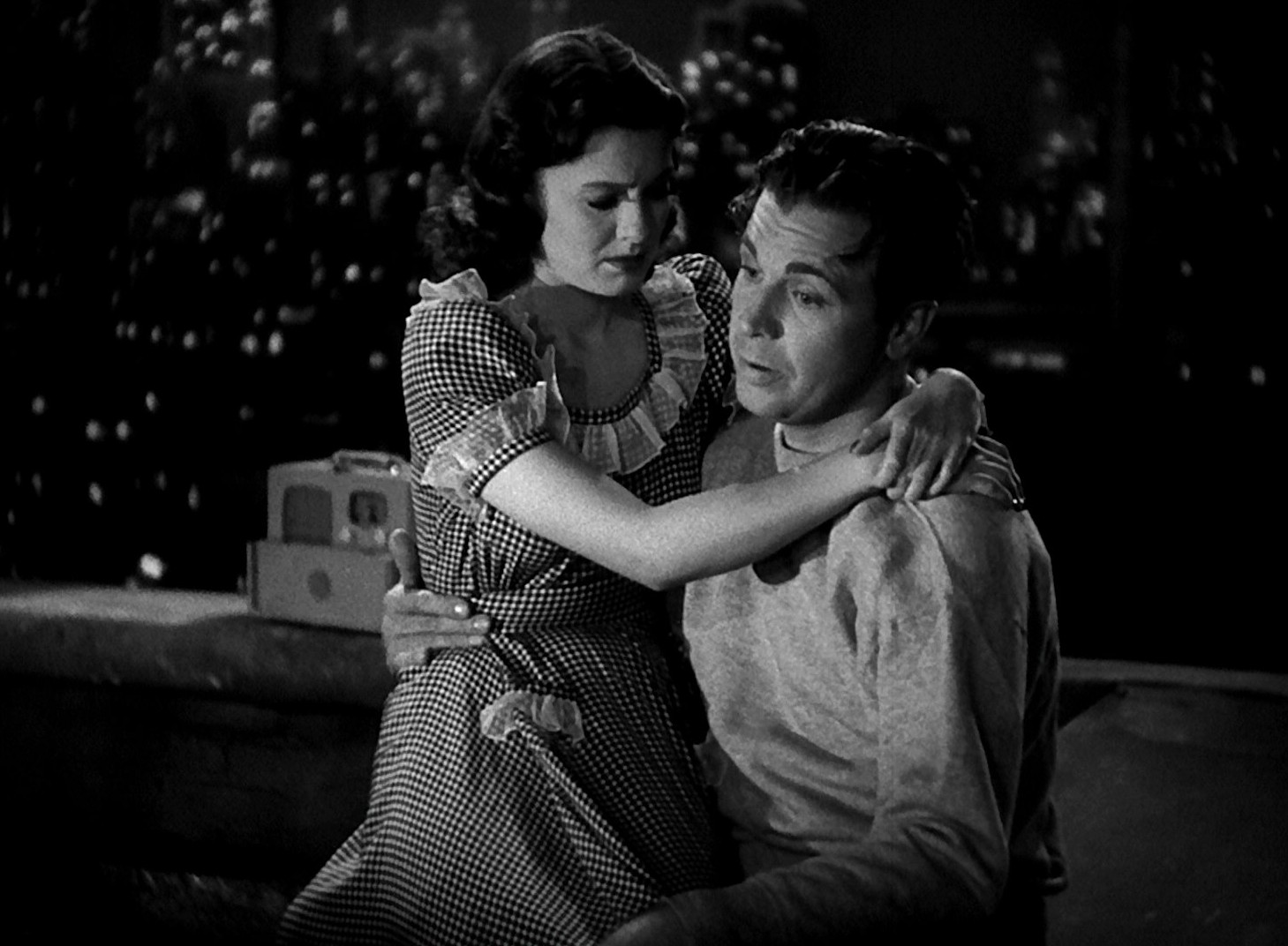 Christmas in July (1940) —  shot,  lighting