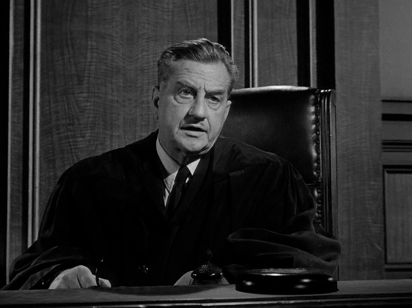 Deadline (1952) —  shot,  lighting