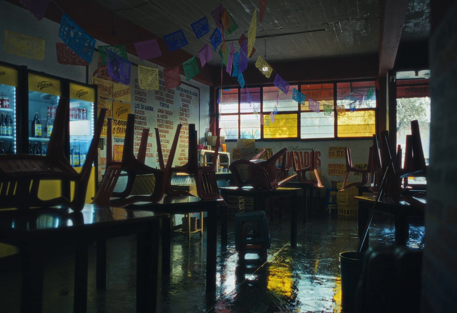RECUÉRDAME VIVIENDO | CERVEZA VICTORIA | FERNANDO CATTORI (2024) —  shot,  lighting