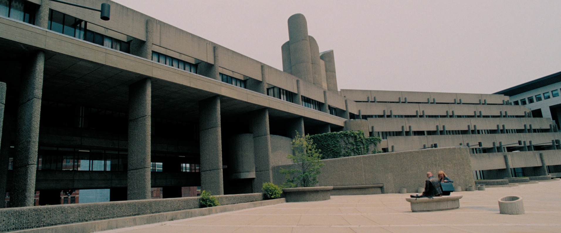 Surrogates (2009) —  shot,  lighting