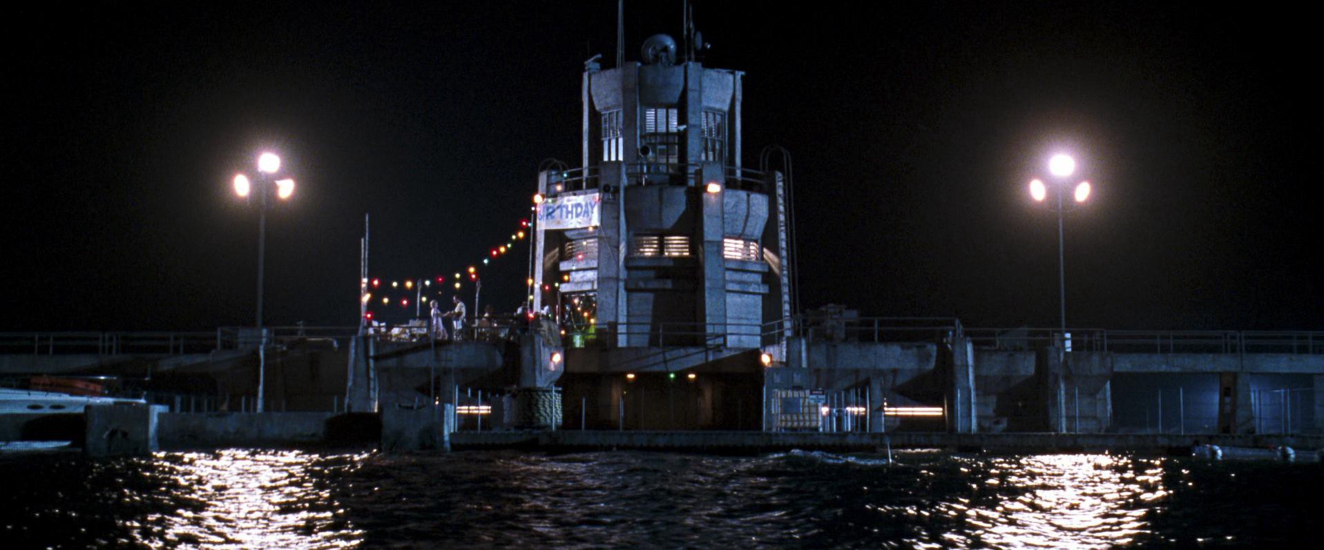 Deep Blue Sea (1999) —  shot,  lighting