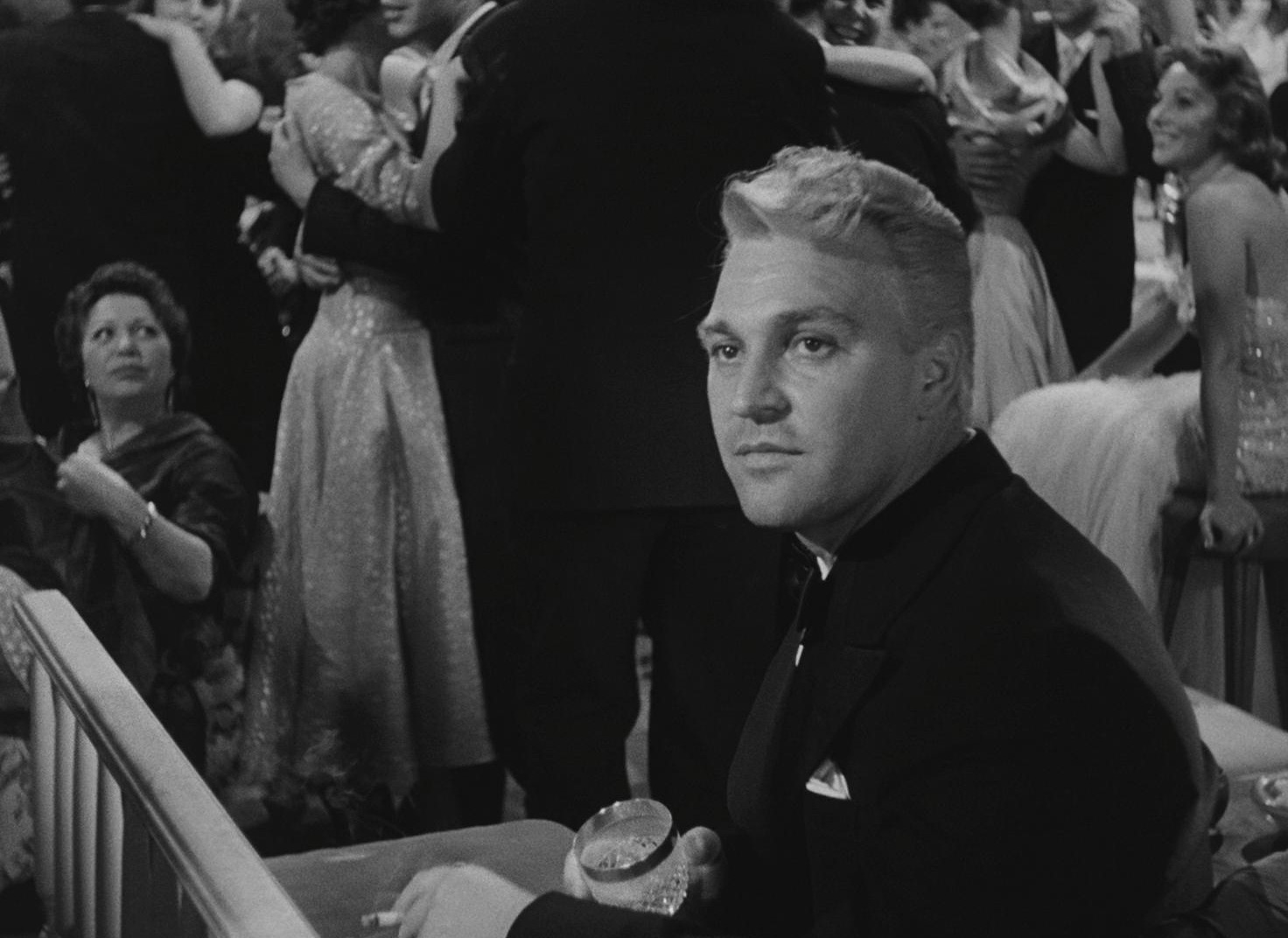 Il Bidone (1955) —  shot,  lighting