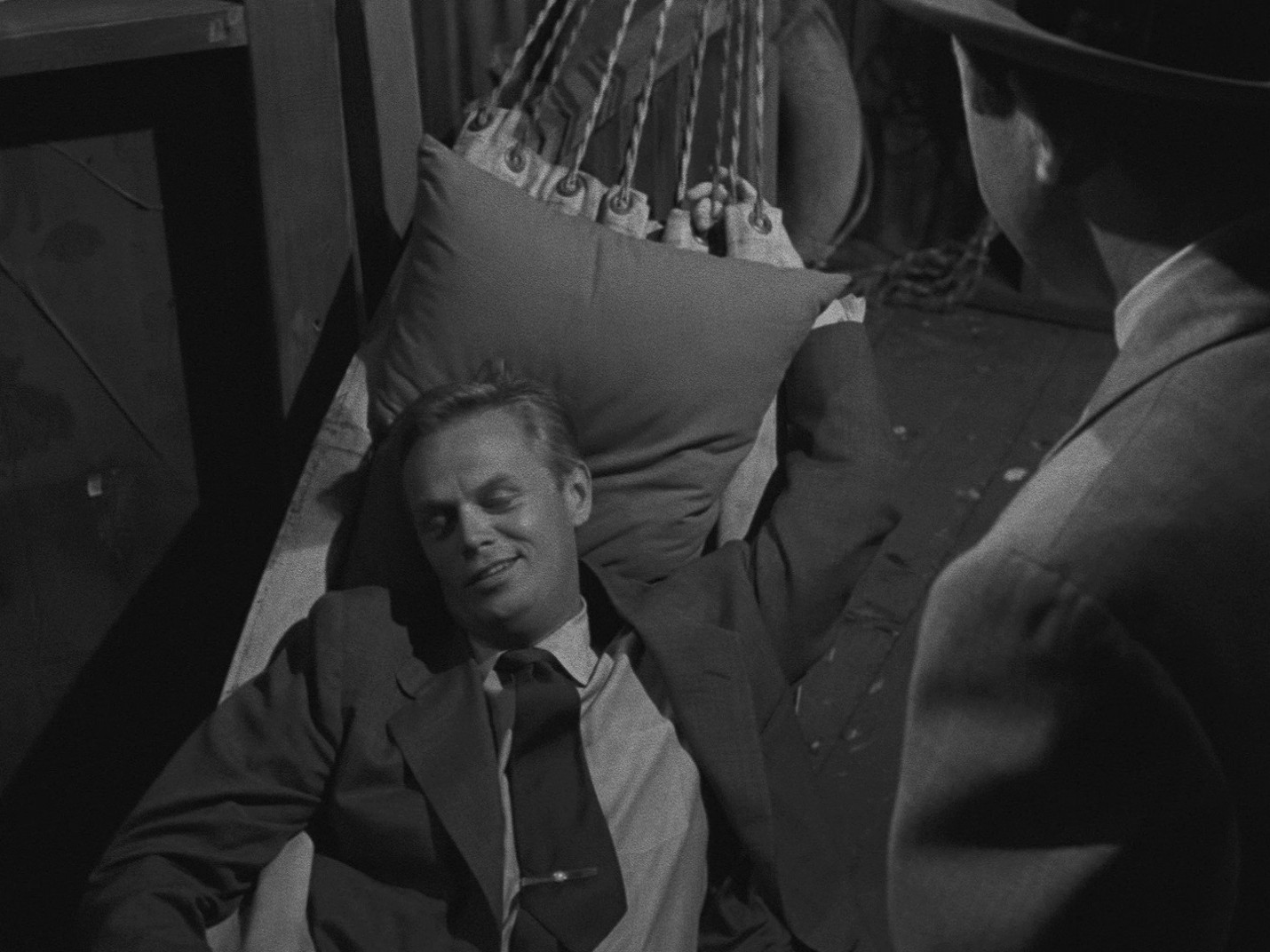 Pickup on South Street (1953) —  shot,  lighting