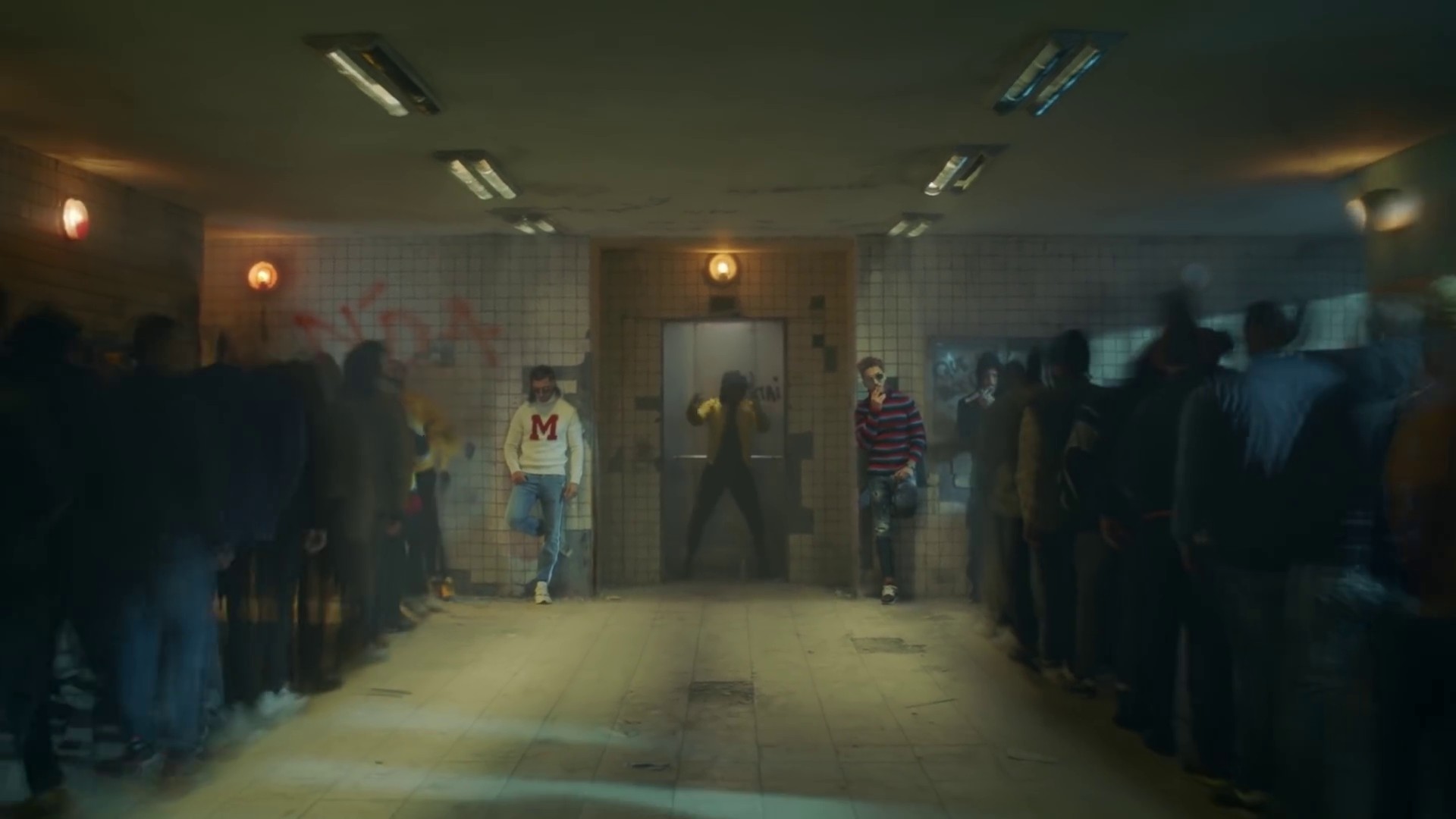 Au DD (2019) —  shot,  lighting